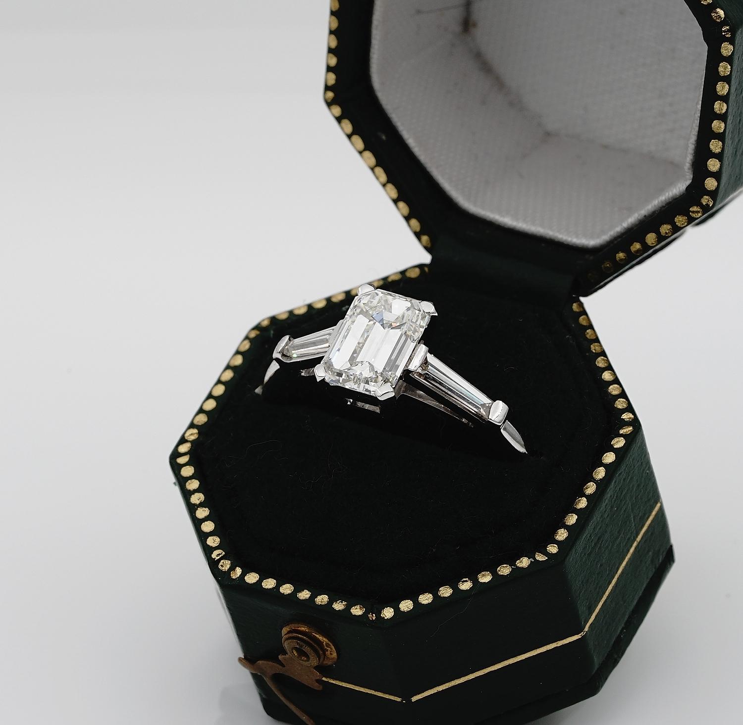 Women's Spectacular 1.21 Carat Emerald Cut Diamond G VVS1 Tapered Diamond Side Ring For Sale