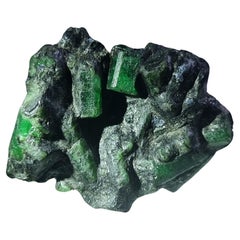 Spektakulärer 1167 Karat brasilianischer Rohsmaragd in dramatischer natürlicher Matrix, spektakulär