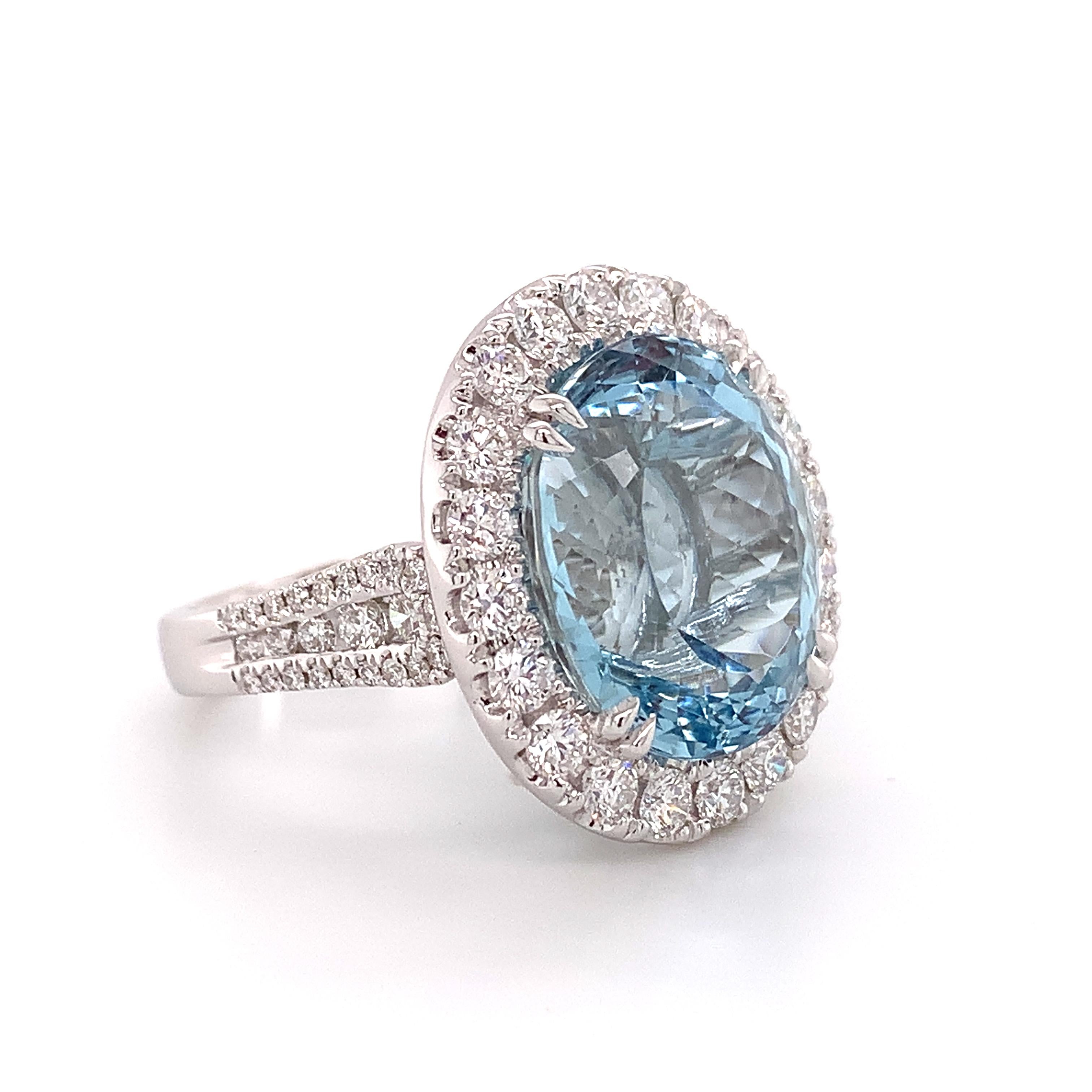 Modern Spectacular 12.51ct Aquamarine & Diamond Cocktail Statement Ring For Sale