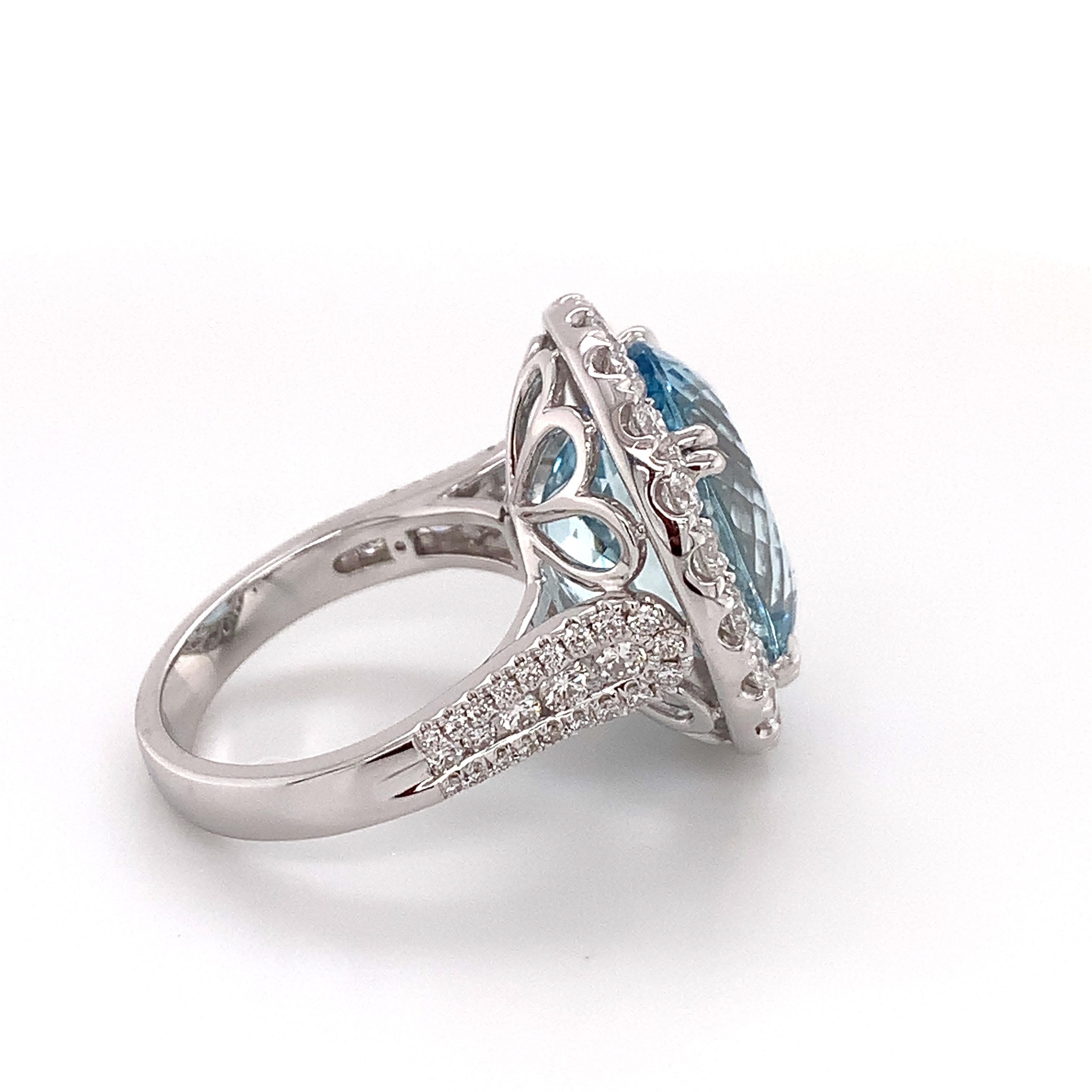 Oval Cut Spectacular 12.51ct Aquamarine & Diamond Cocktail Statement Ring For Sale