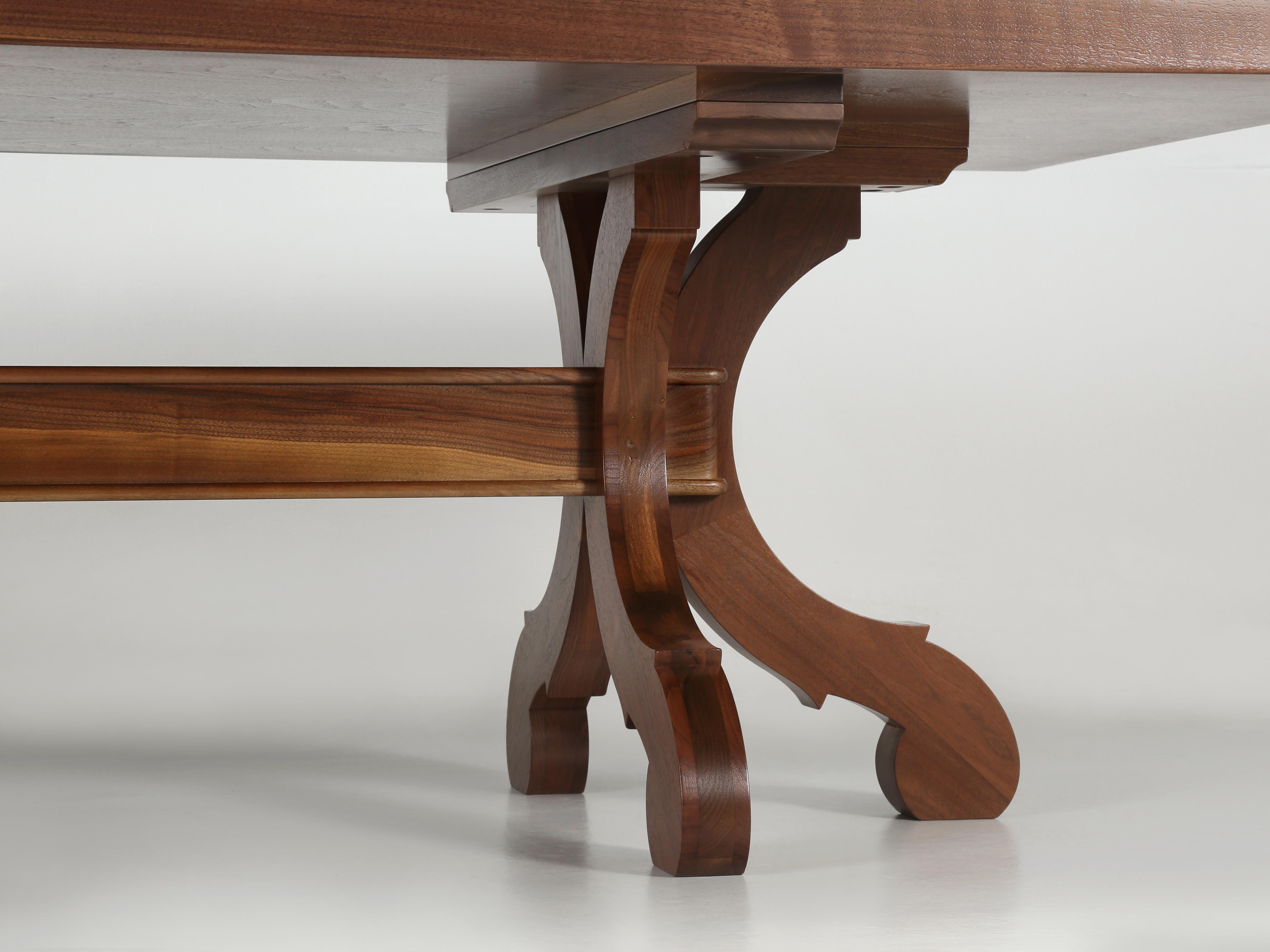 Spectaculaire table de salle à manger en noyer fabriquée à Chicago par Old Plank Made to Order en vente 7