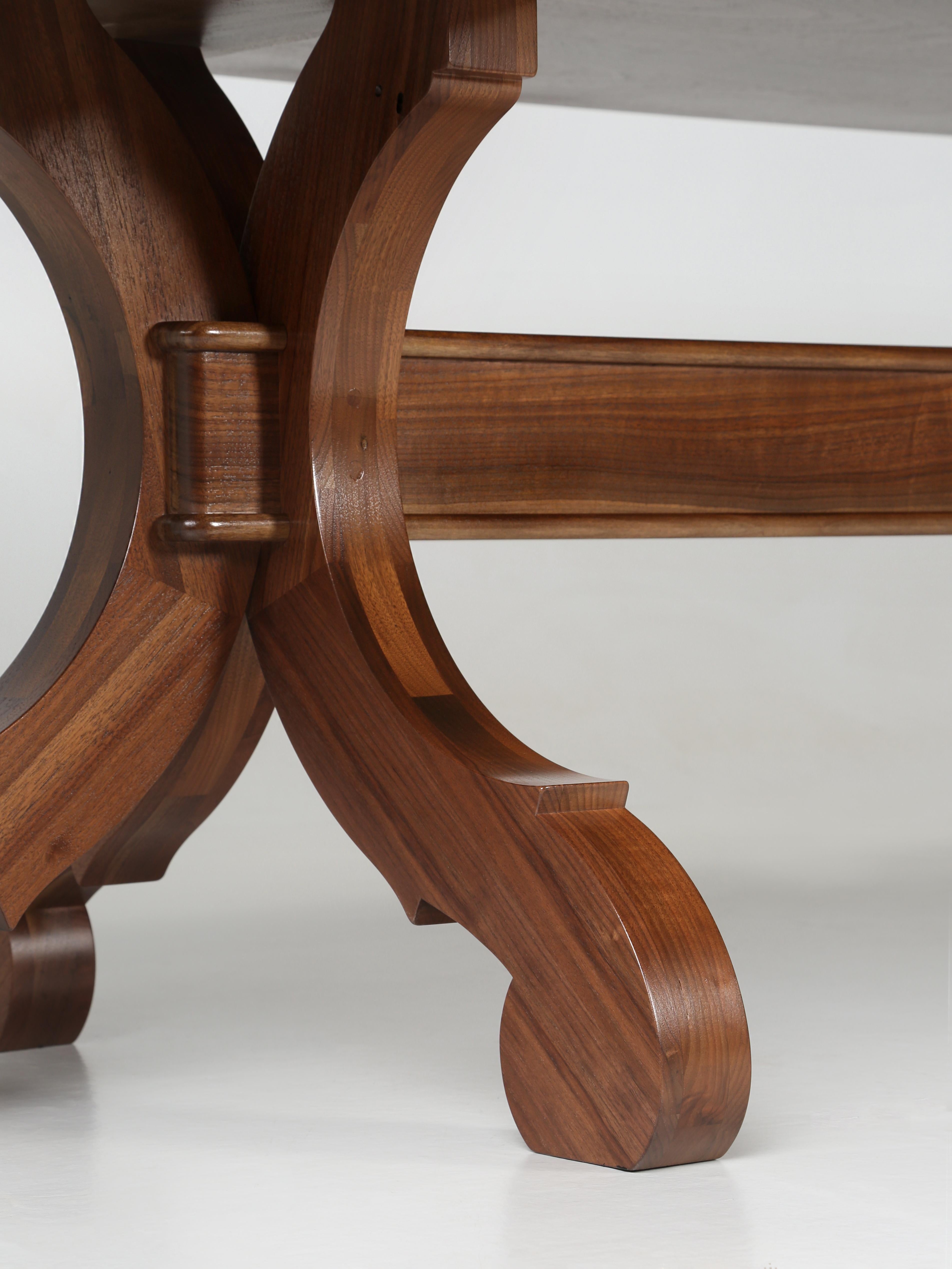 Spectaculaire table de salle à manger en noyer fabriquée à Chicago par Old Plank Made to Order en vente 10