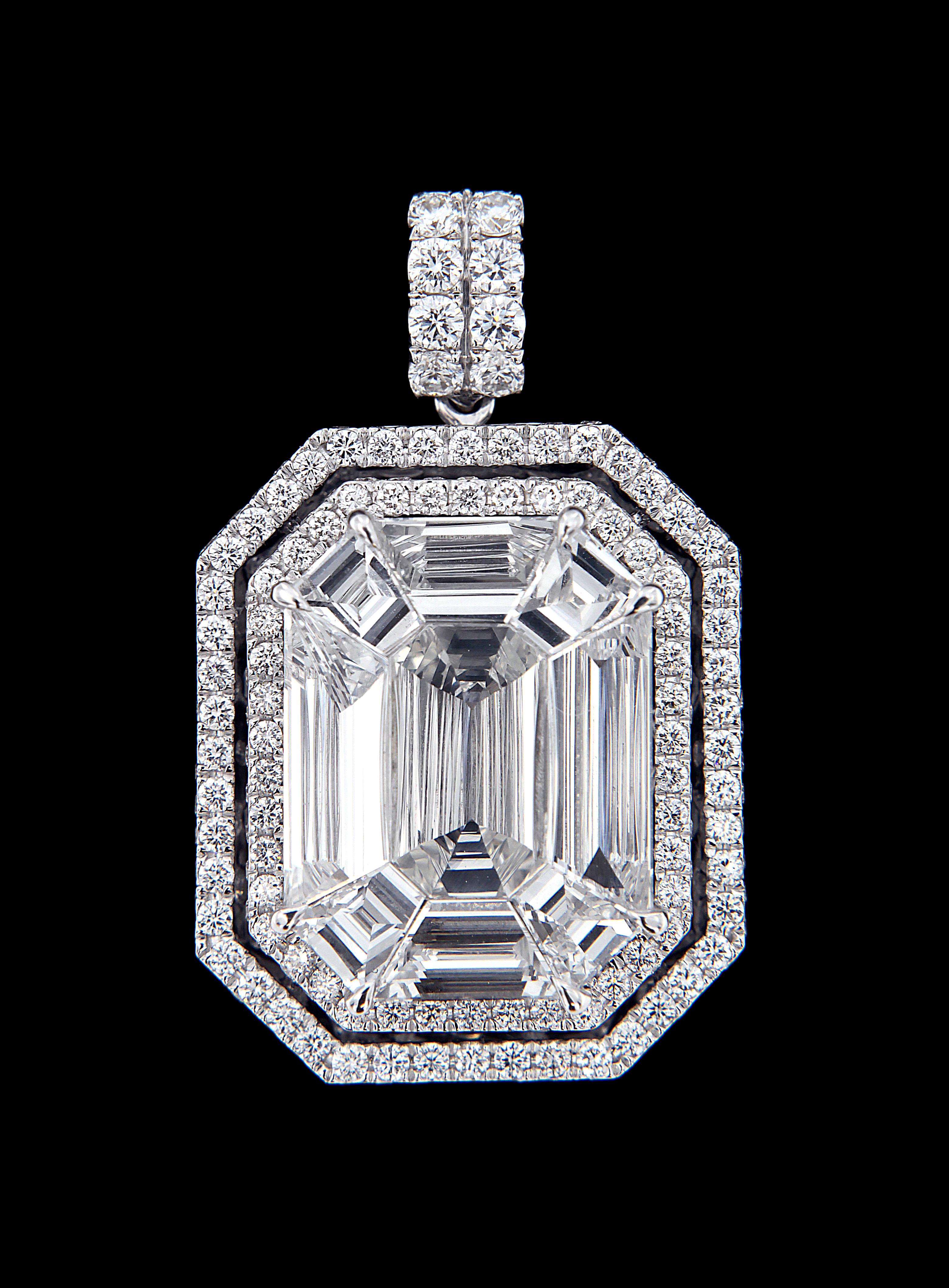  Spectacular 18 Karat White Gold And Diamond Pendant 

Pendants:
Diamonds of approximately 7.549 carats mounted on 18 karat white gold pendants. The pendant weighs approximately around 6.91 grams.

Please note: The charges specified do not include