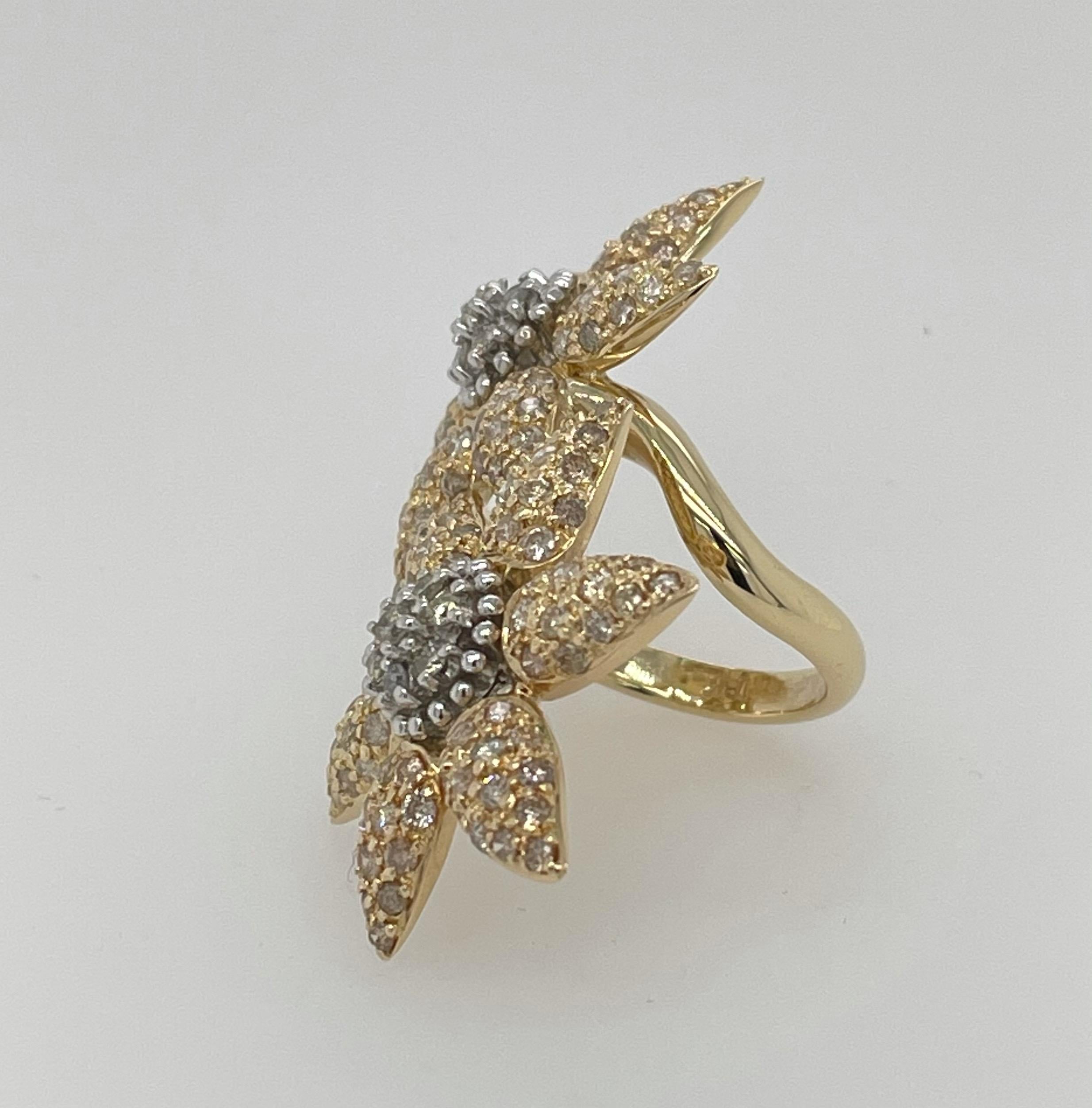 Spectacular 18k Double Yellow Gold In-Between The Ring Flower Ring In Good Condition For Sale In Dallas, TX