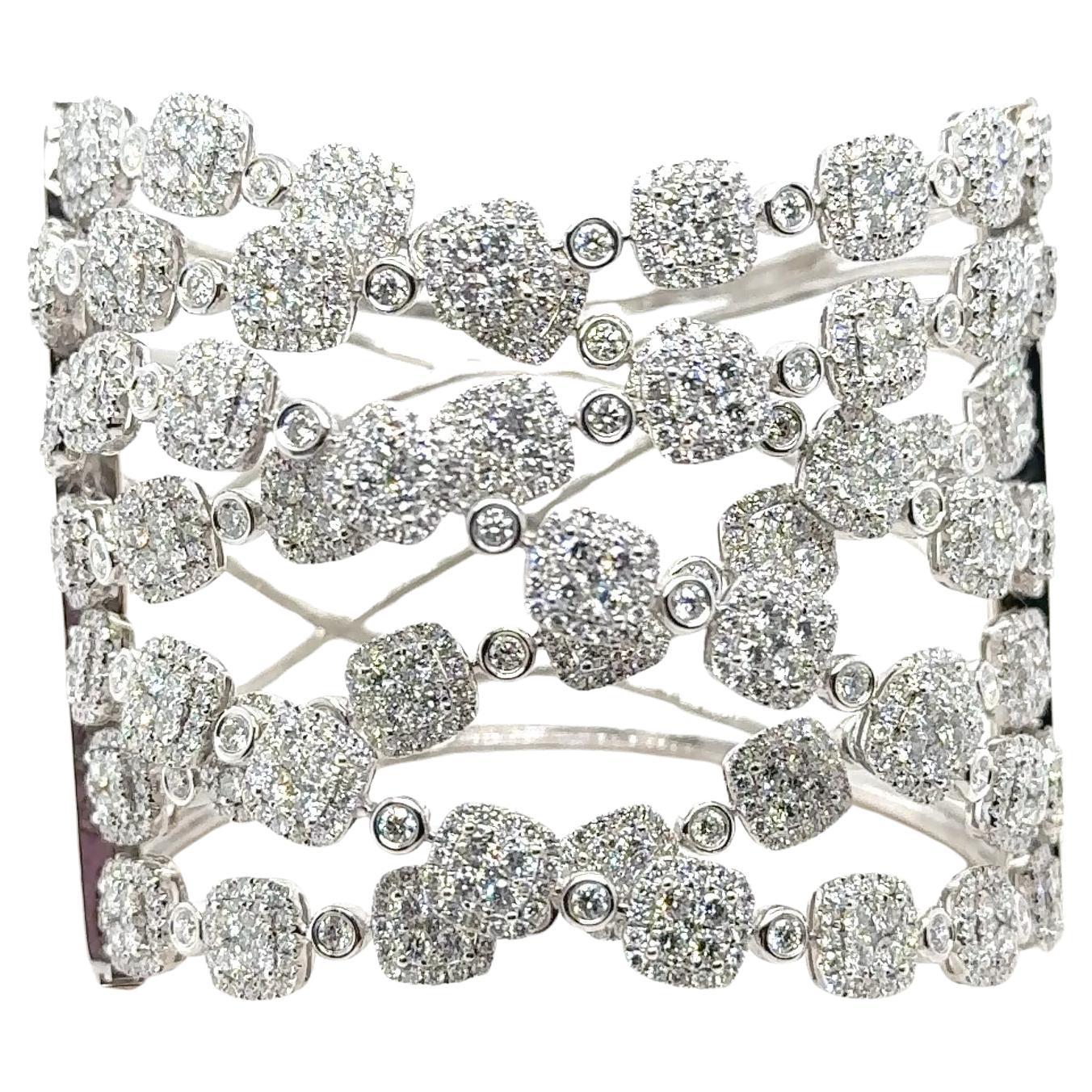 Bracelet spectaculaire en or blanc 18 carats à diamants multiples croisés en vente