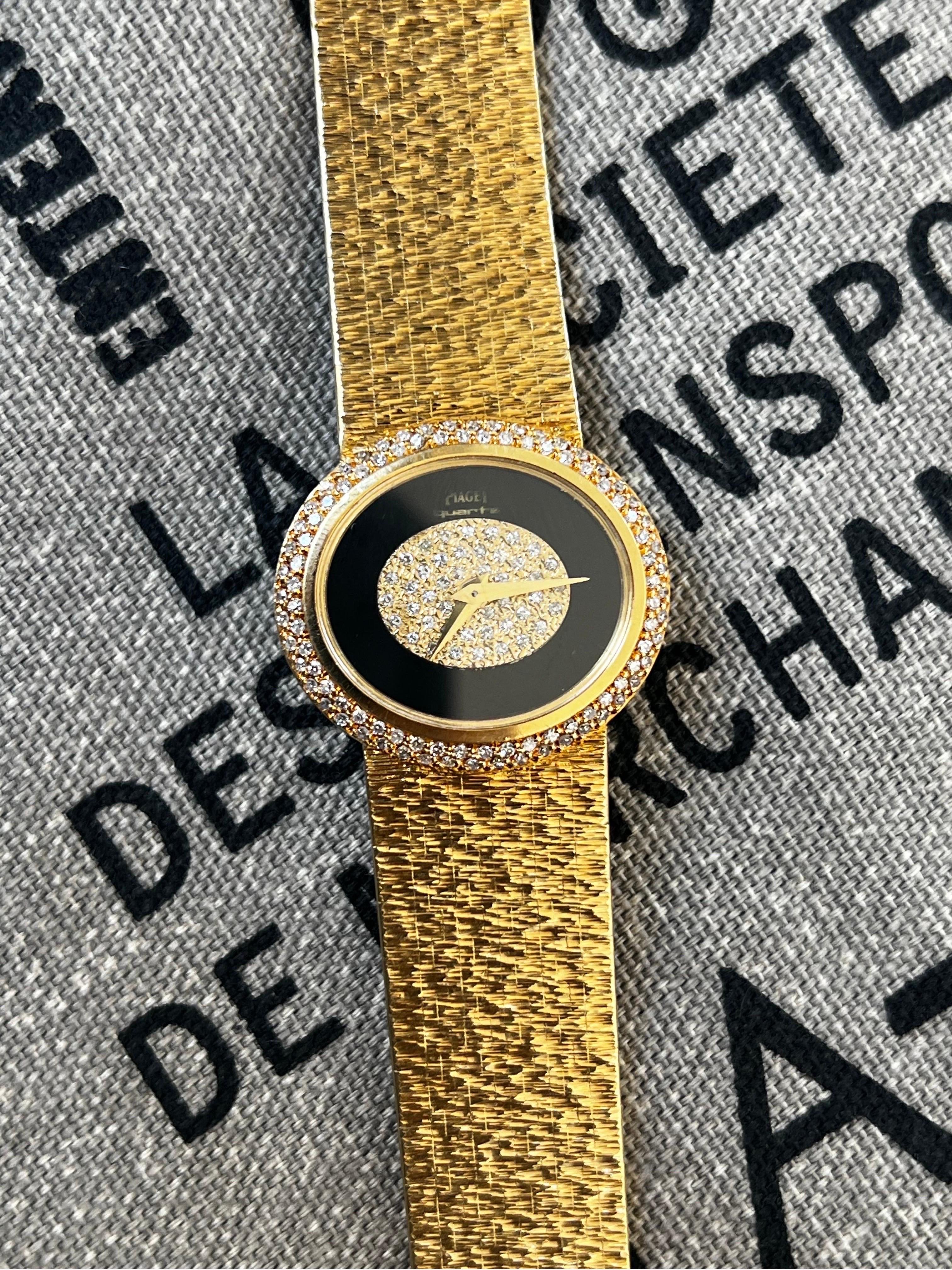 This 18K yellow gold Piaget ladies' wristwatch is a stunning timepiece with timeless elegance. Crafted with precision, this watch is a true testament to Piaget's expertise in the art of watchmaking. It features an analog display and is perfect for