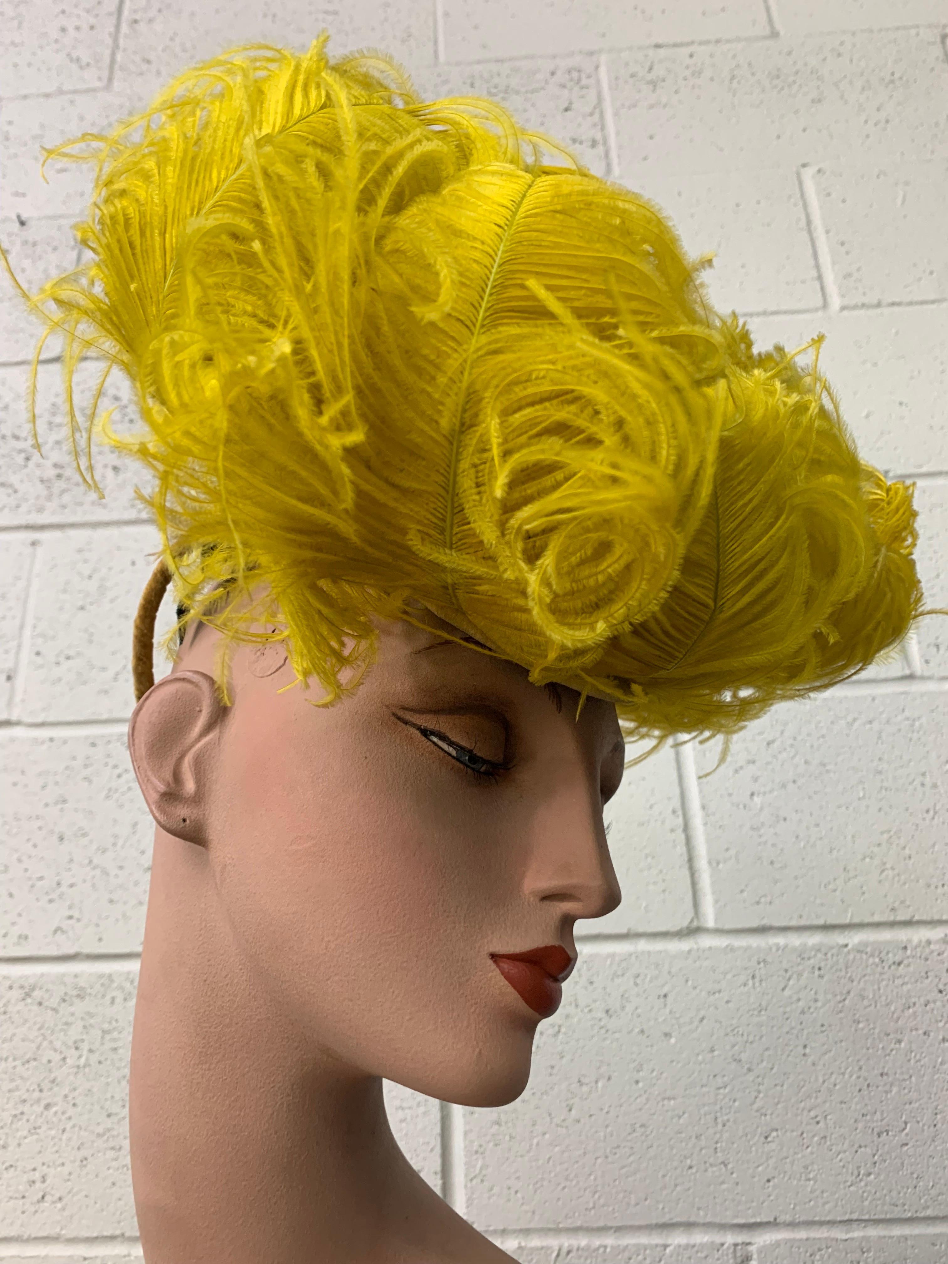 Spectacular 1940s Chartreause Ostrich Feather Perching Doll Hat Fascinator In Excellent Condition For Sale In Gresham, OR