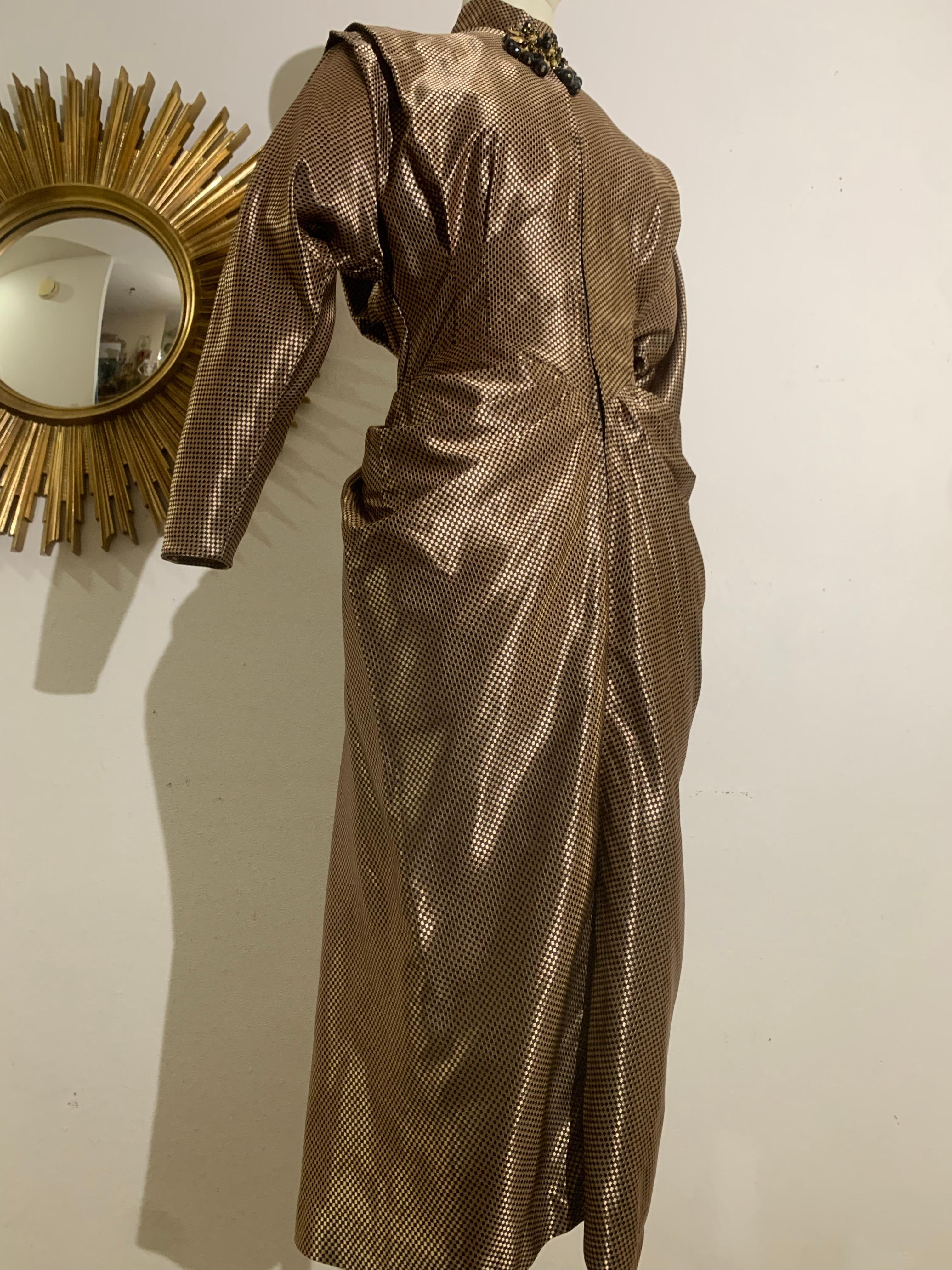 Spettacolare abito da cocktail Film Noir anni '40 a quadretti oro/nero con drappeggio sull'anca in vendita 5