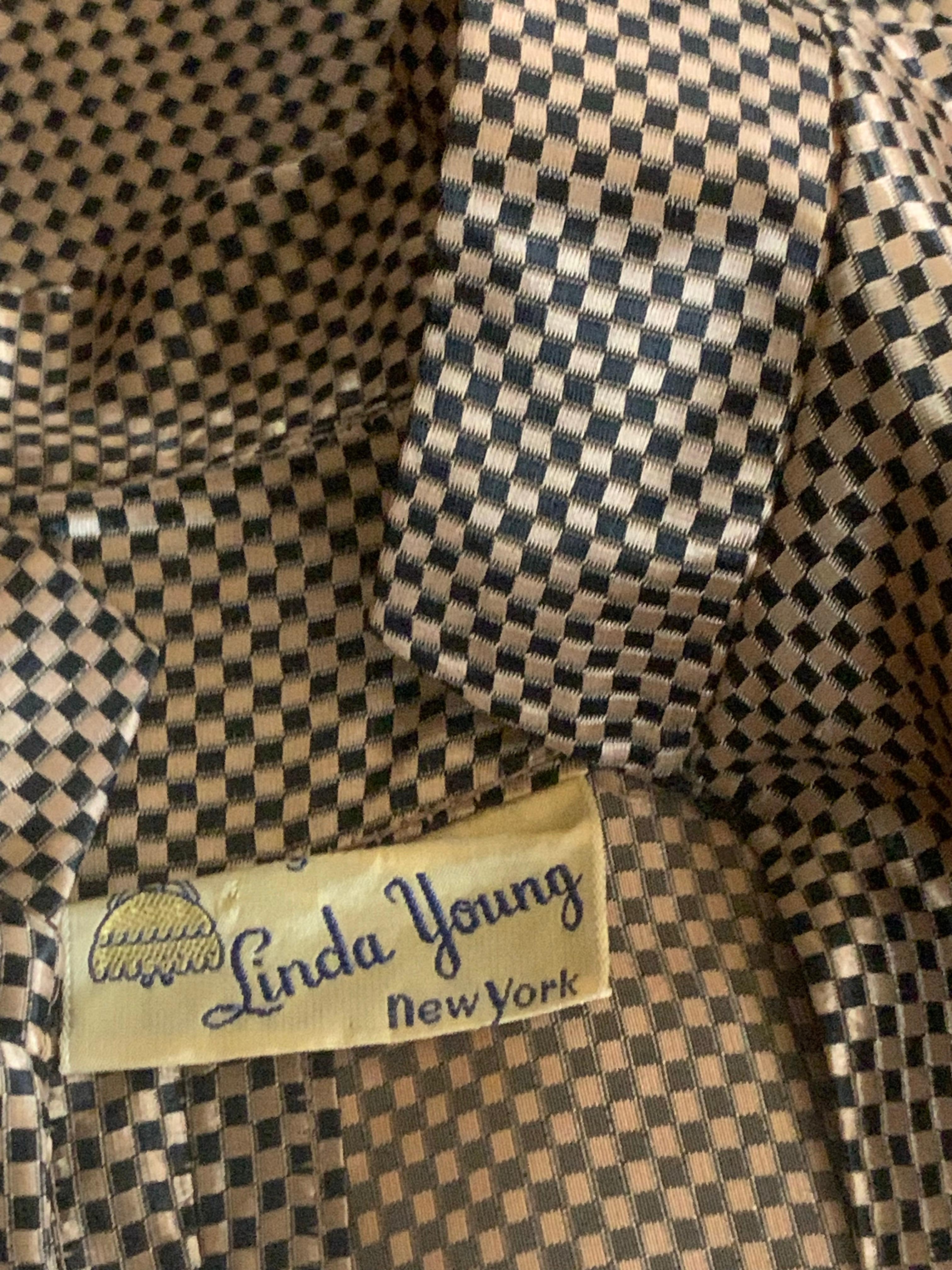 Spettacolare abito da cocktail Film Noir anni '40 a quadretti oro/nero con drappeggio sull'anca in vendita 12