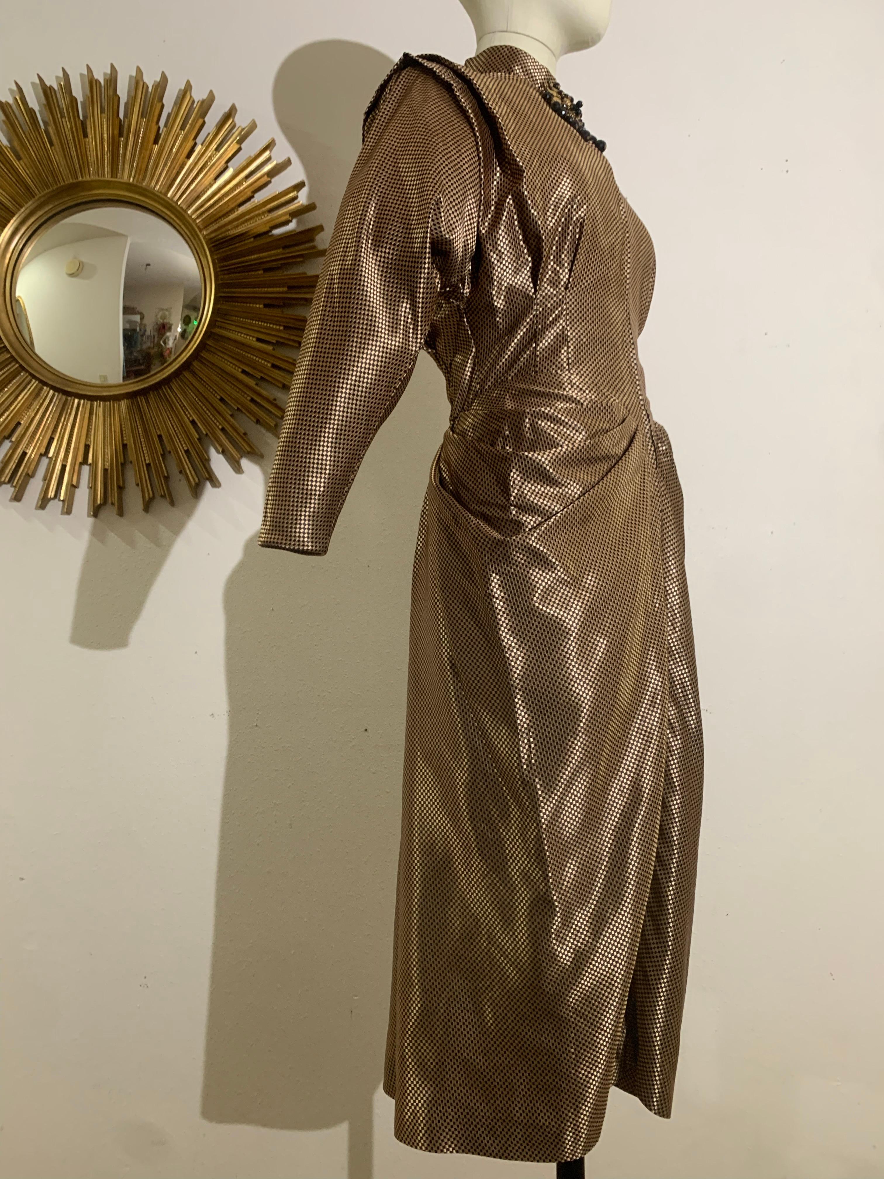 Spettacolare abito da cocktail Film Noir anni '40 a quadretti oro/nero con drappeggio sull'anca In condizioni ottime in vendita a Gresham, OR