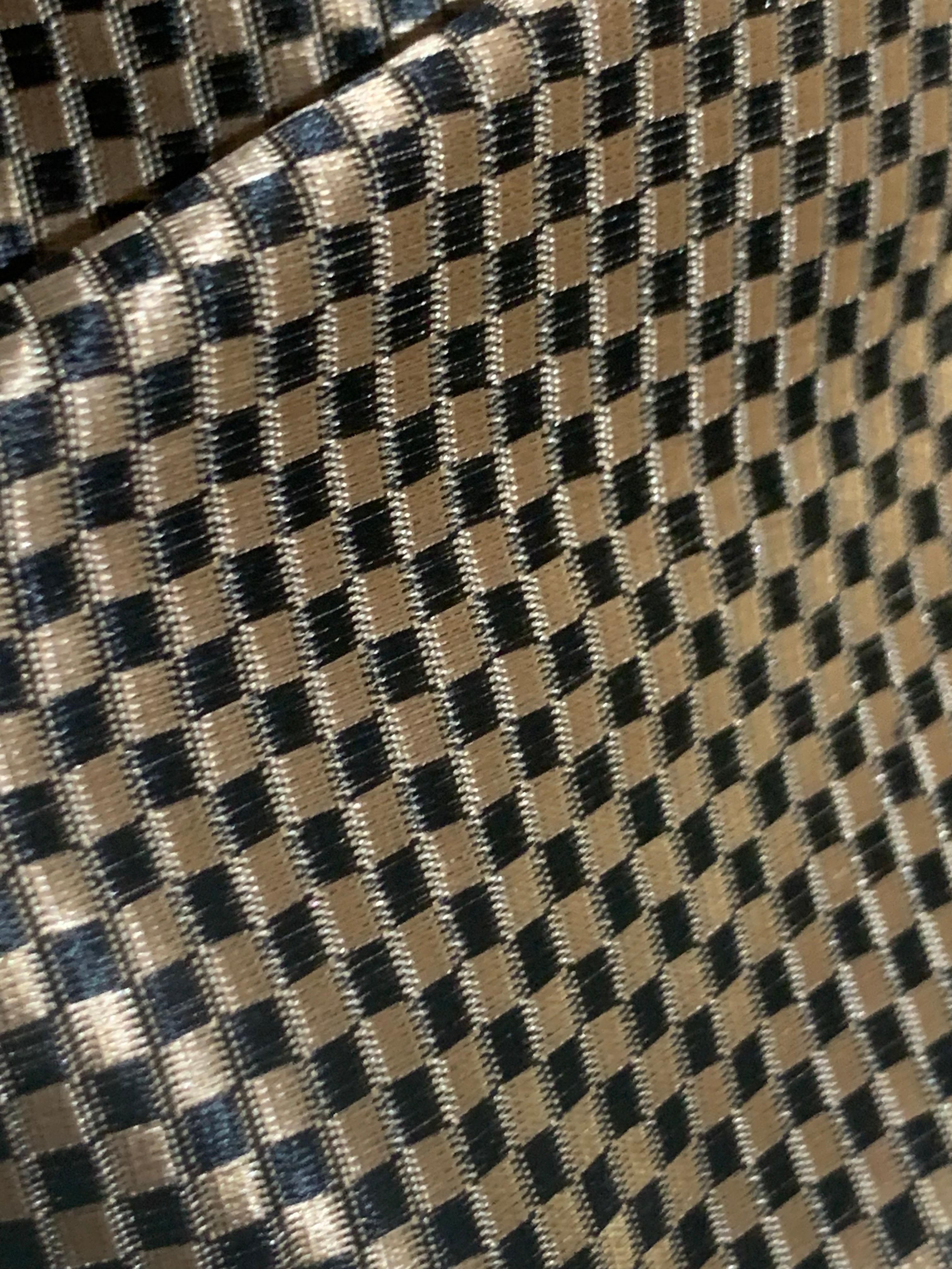 Spettacolare abito da cocktail Film Noir anni '40 a quadretti oro/nero con drappeggio sull'anca in vendita 2