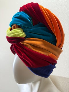 Spectaculaire turban noué en velours de soie multicolore de The Lilly Dache des années 1960