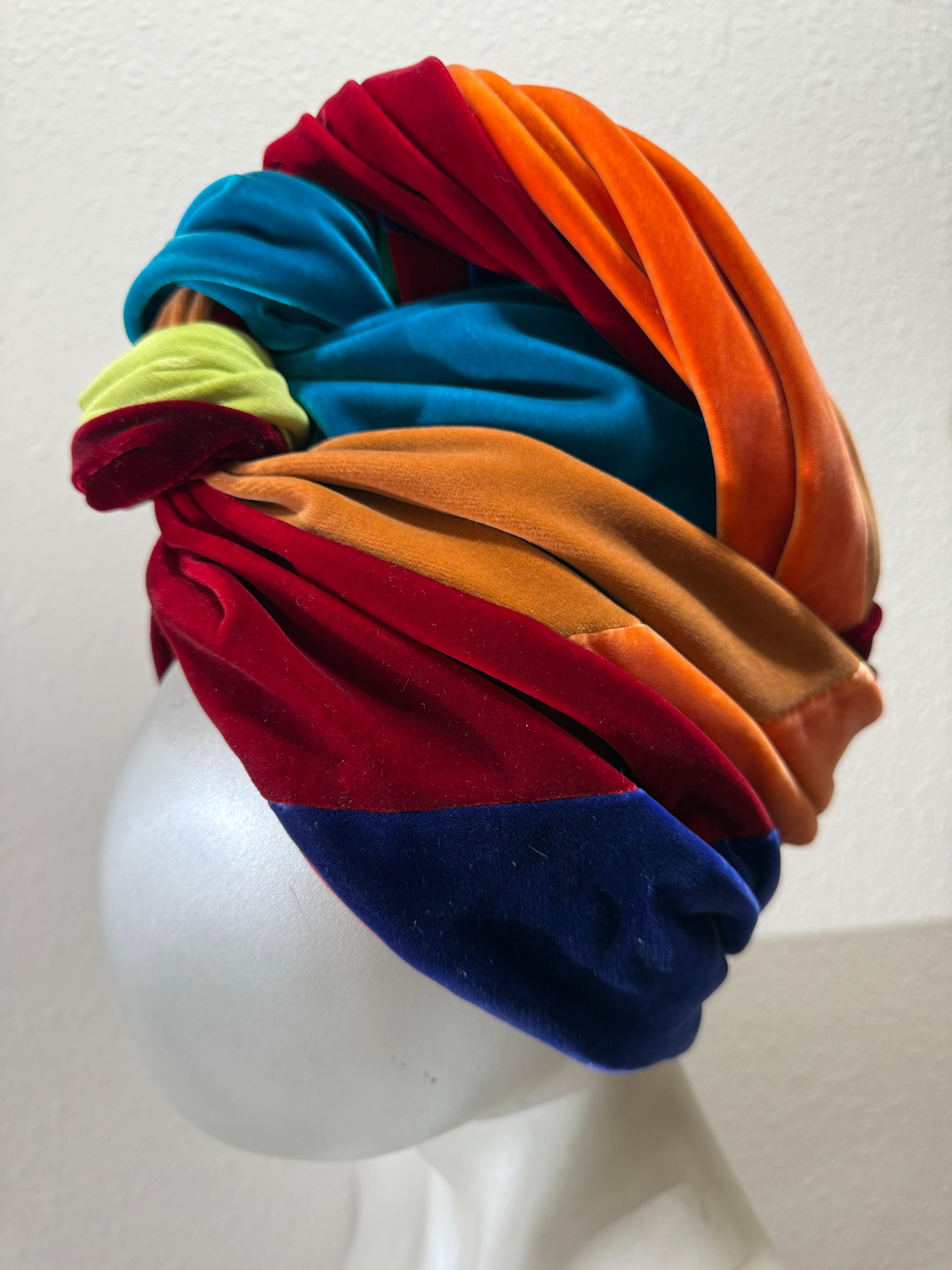 Spektakulärer 1960er The Lilly Dache Multicolor Silk Velvet High-Rise Knotted Turban im Zustand „Neu“ im Angebot in Gresham, OR