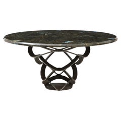 Spektakulärer Mid-Century-Modern-Tisch aus geschmiedetem Stahl und Labradorit-Stein aus den 1970er Jahren