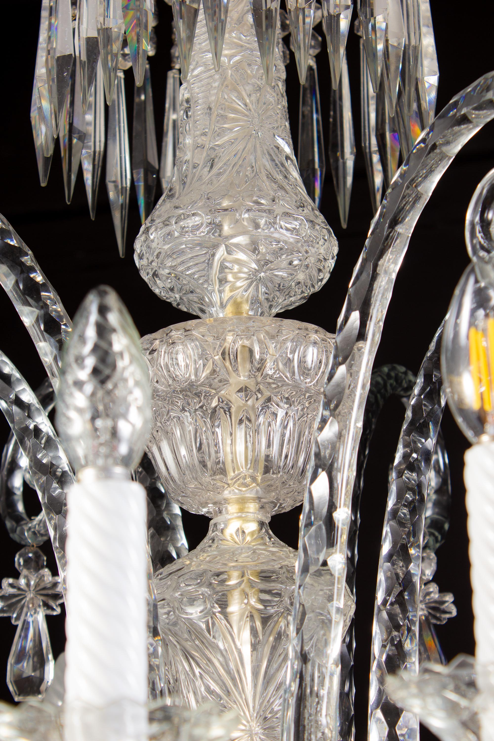 Français Spectaculaire lustre en cristal français du 19e siècle:: années 1880 en vente