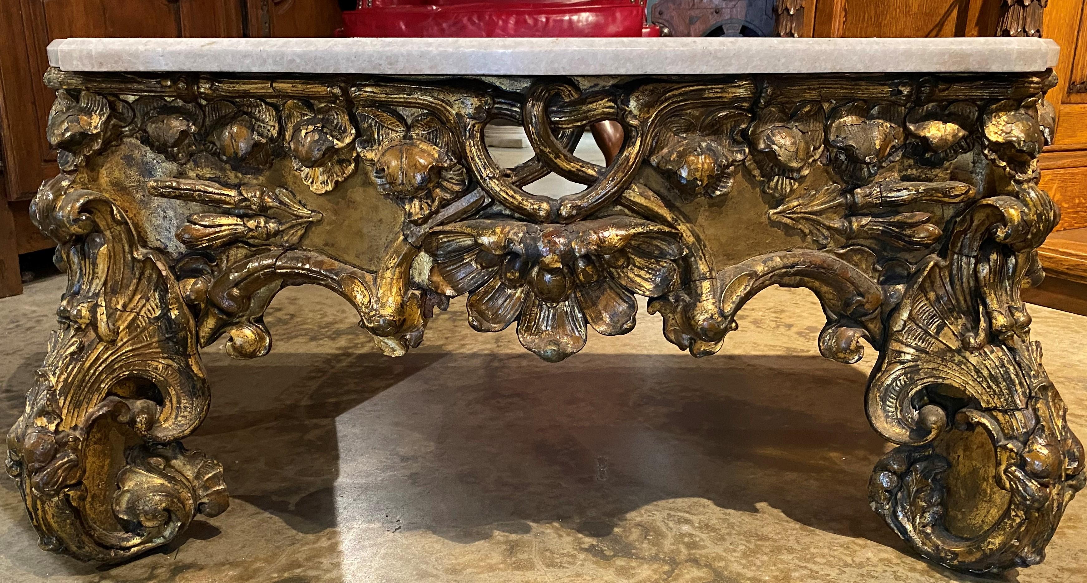 Spektakulärer italienischer geschnitzter und vergoldeter Rokoko-Pfeilerspiegel mit Tisch aus dem 19. Jahrhundert im Angebot 6