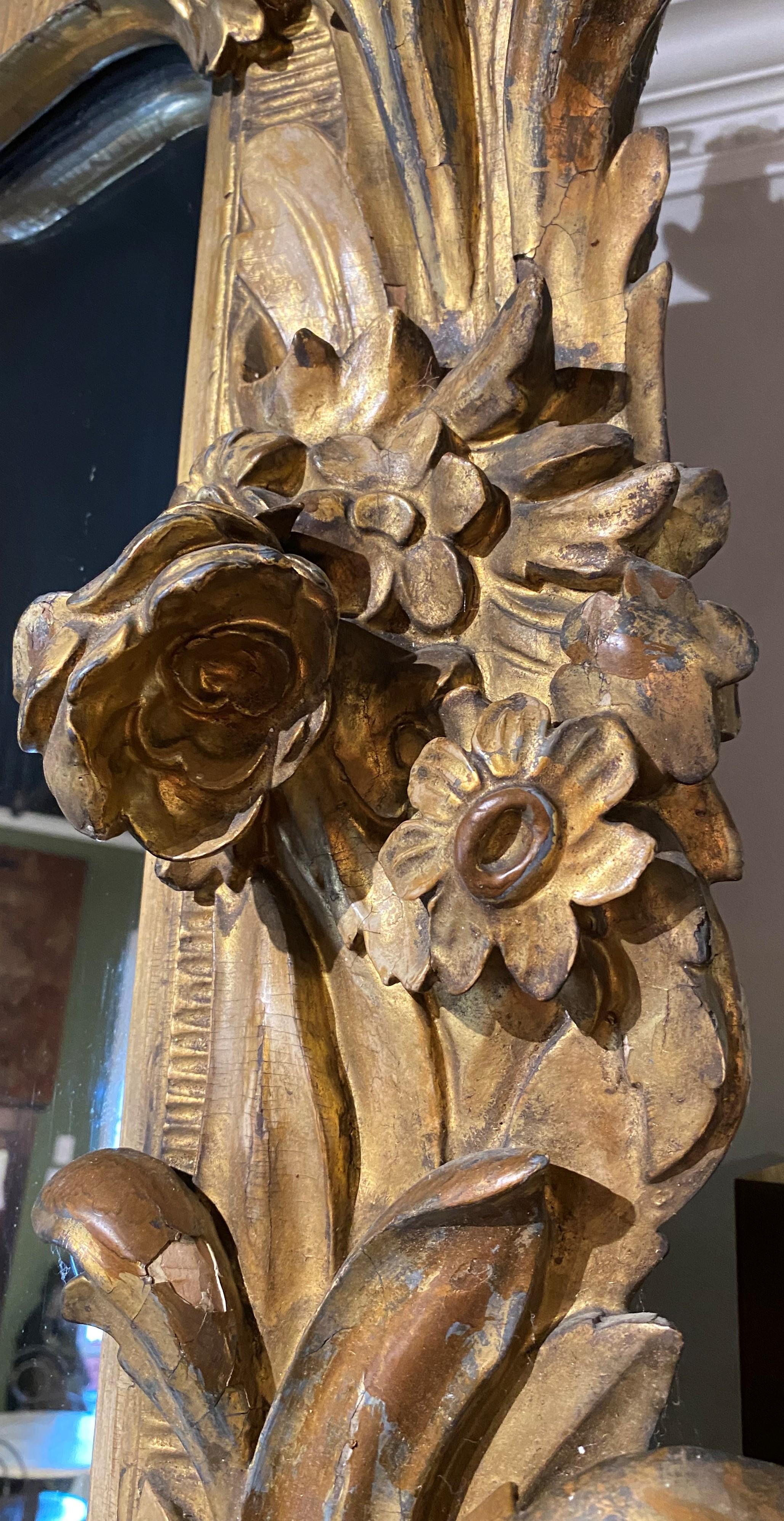 Spektakulärer italienischer geschnitzter und vergoldeter Rokoko-Pfeilerspiegel mit Tisch aus dem 19. Jahrhundert im Angebot 9