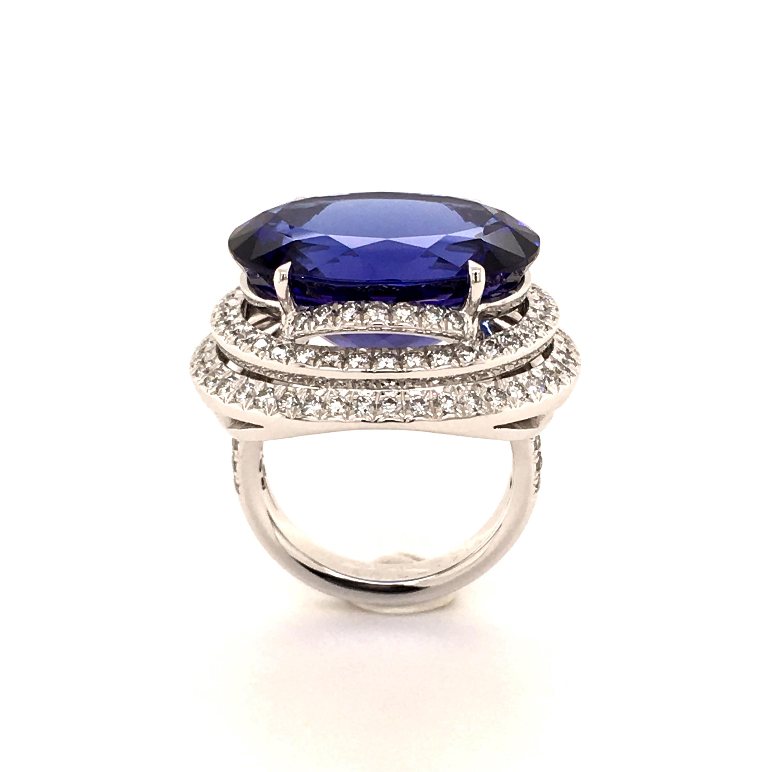 Espectacular anillo de tanzanita y diamantes de 23,39 quilates en oro blanco de 18 quilates en Nuevo estado para la venta en Lucerne, CH