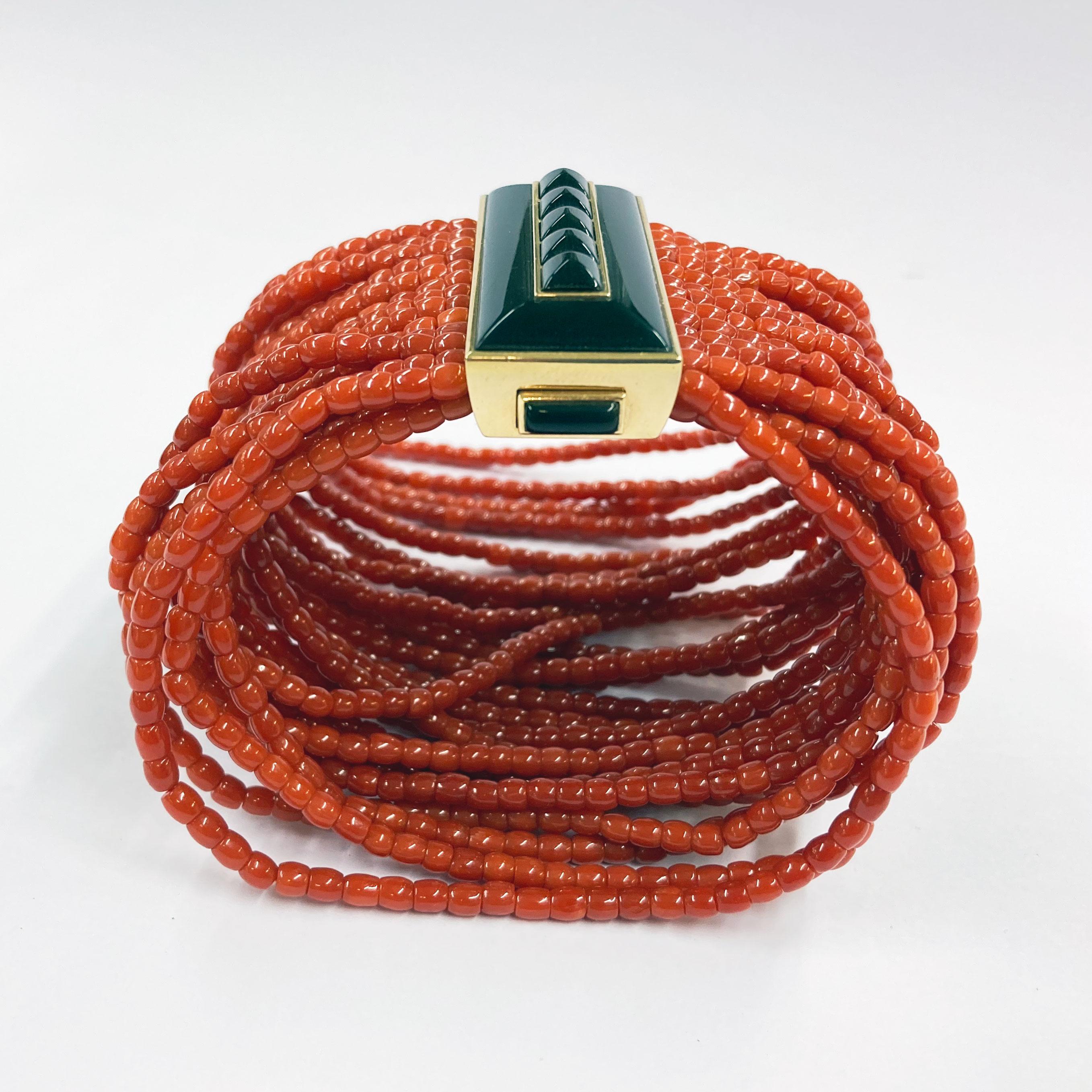 Spectacular 25-Row Coral Bracelet in 18 Karat Rose Gold with Black Horn In New Condition In Zurich, CH