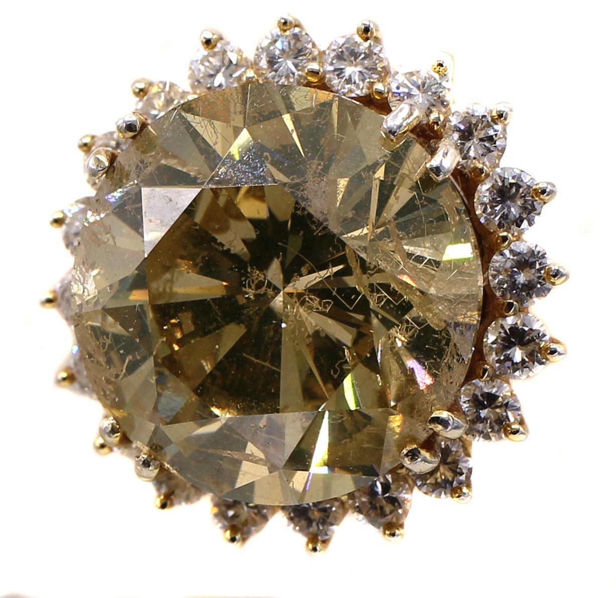 Spectacular 25.02 Carat Natural Brownish Yellow Diamond Ring In Good Condition For Sale In New York, NY