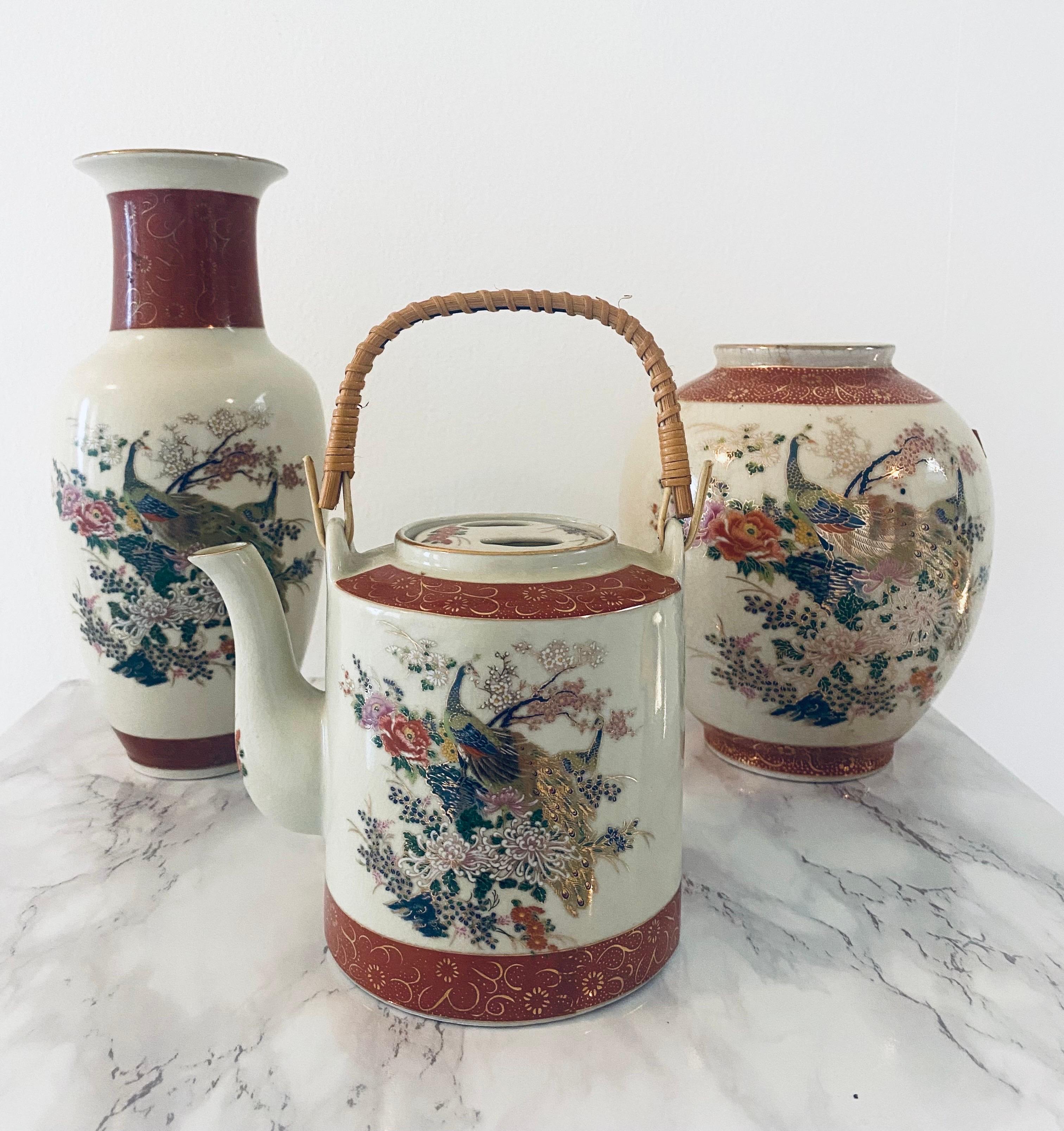 Spectaculaire service 3 pièces de vases et théière japonais Satsuma en forme de paon 7
