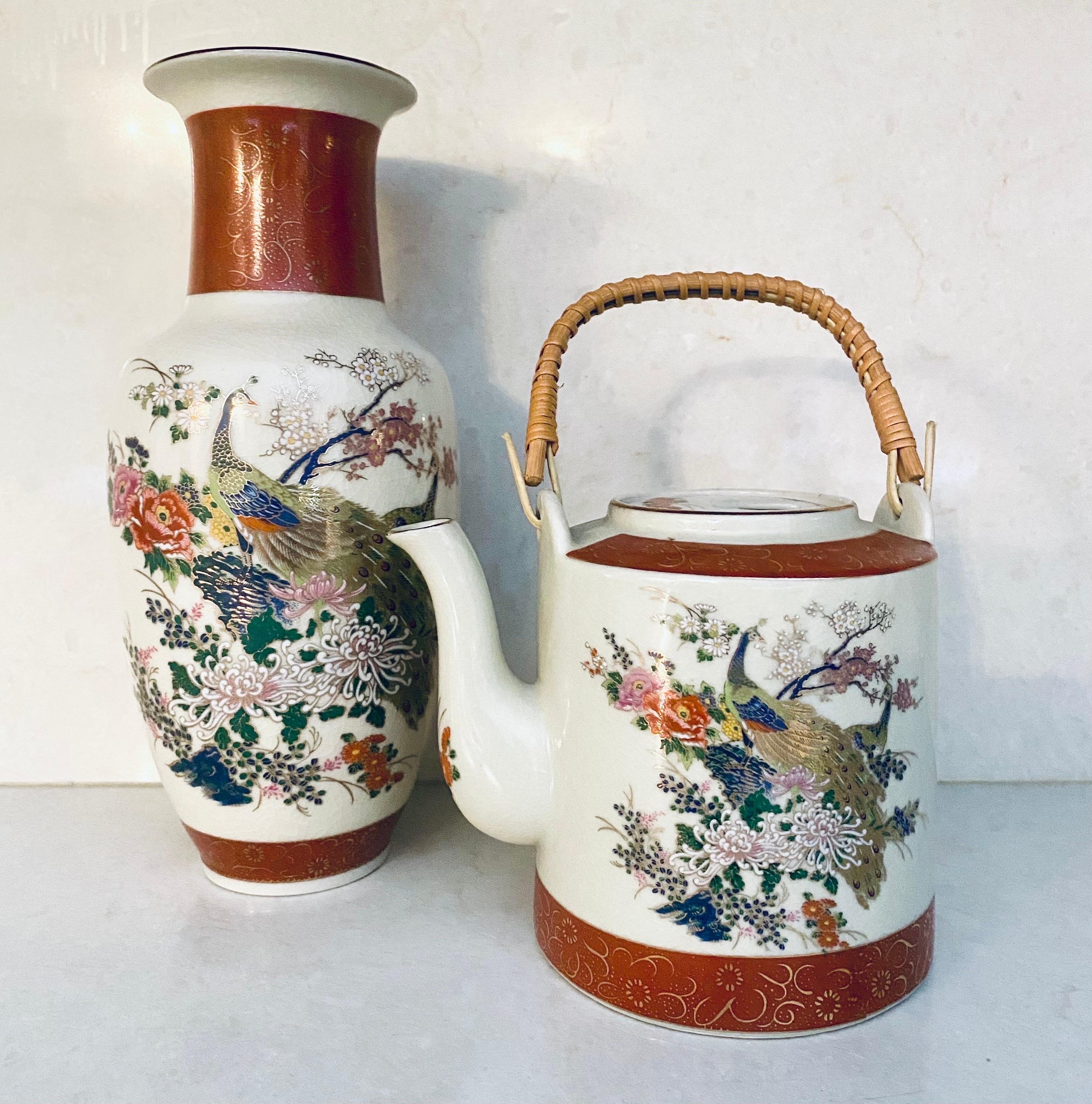Japonais Spectaculaire service 3 pièces de vases et théière japonais Satsuma en forme de paon
