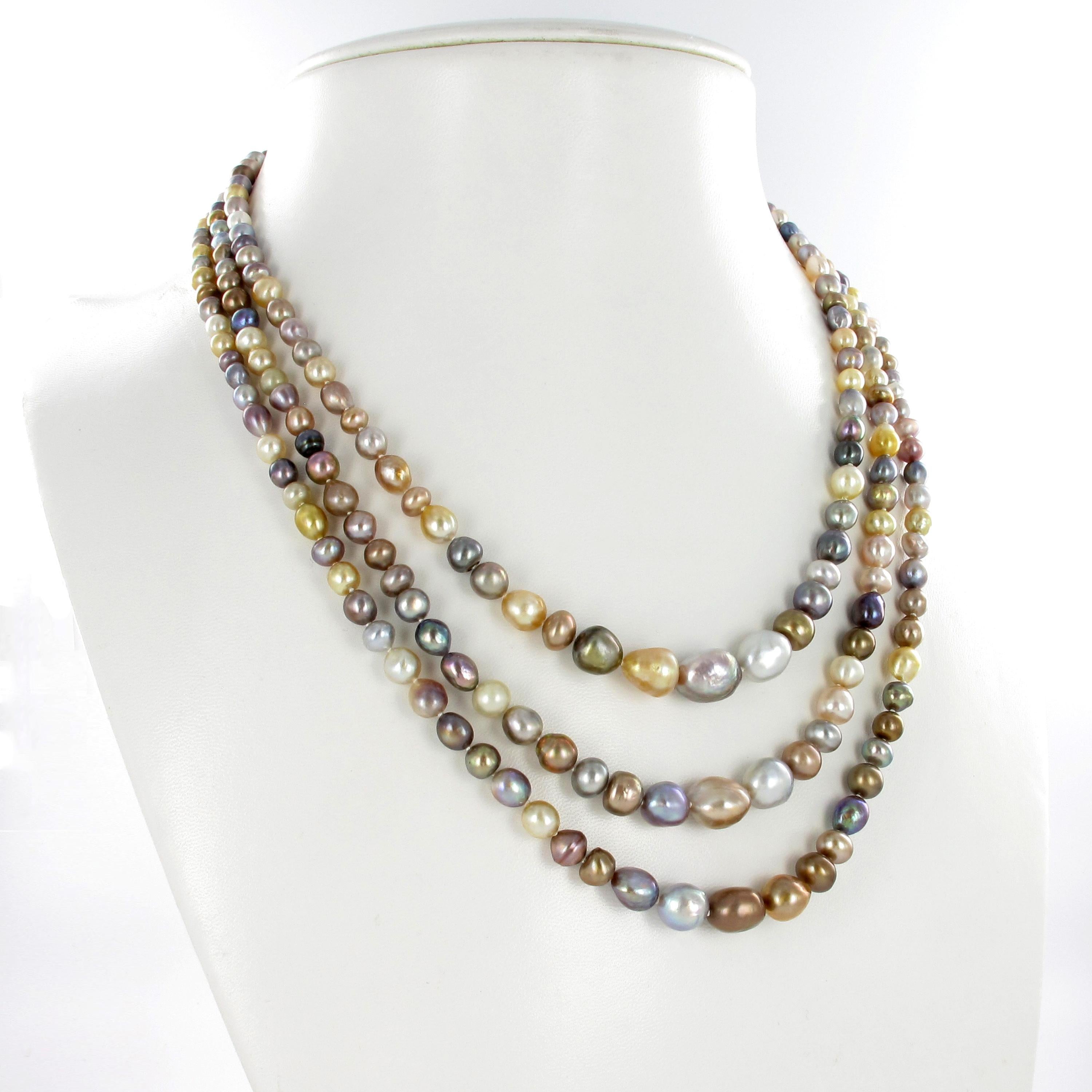 Belle Époque Spettacolare collana a 3 fili di perle naturali multicolore e diamanti in vendita