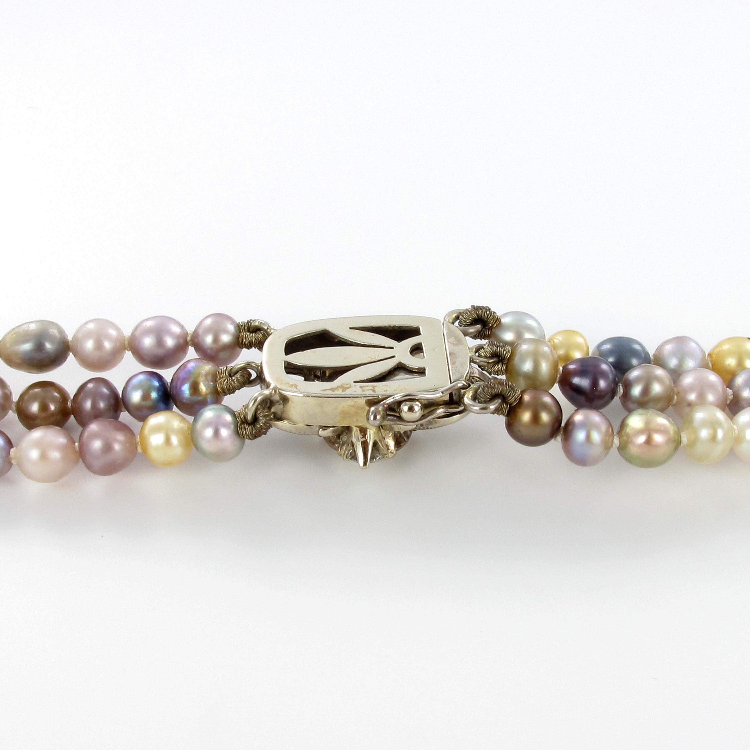 Spektakuläre 3-reihige mehrfarbige Perlen-Diamant-Halskette im Zustand „Gut“ im Angebot in Lucerne, CH