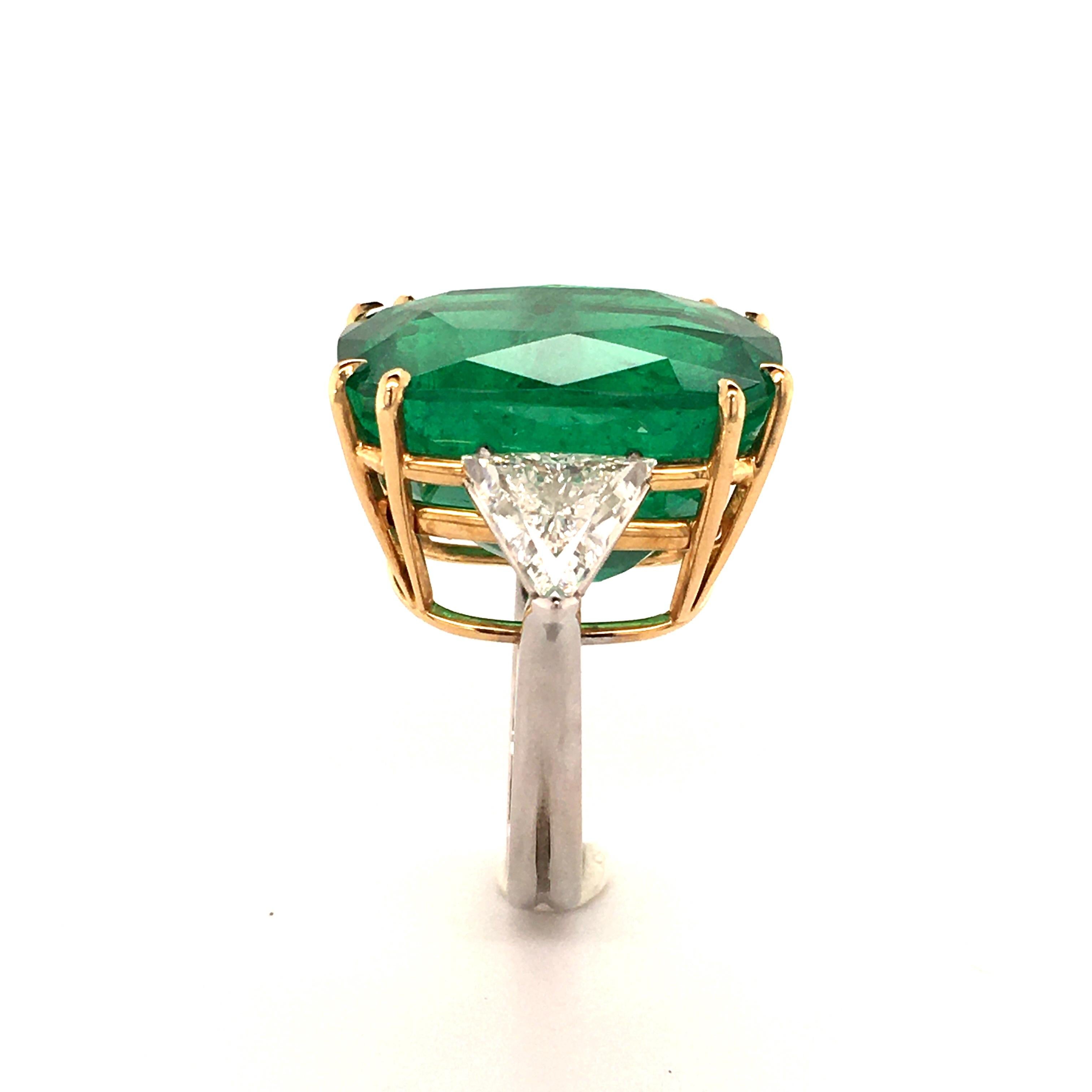 Spektakulärer 44,09 Karat kolumbianischer Smaragd und Diamant-Ring aus 18 Karat Gold für Damen oder Herren