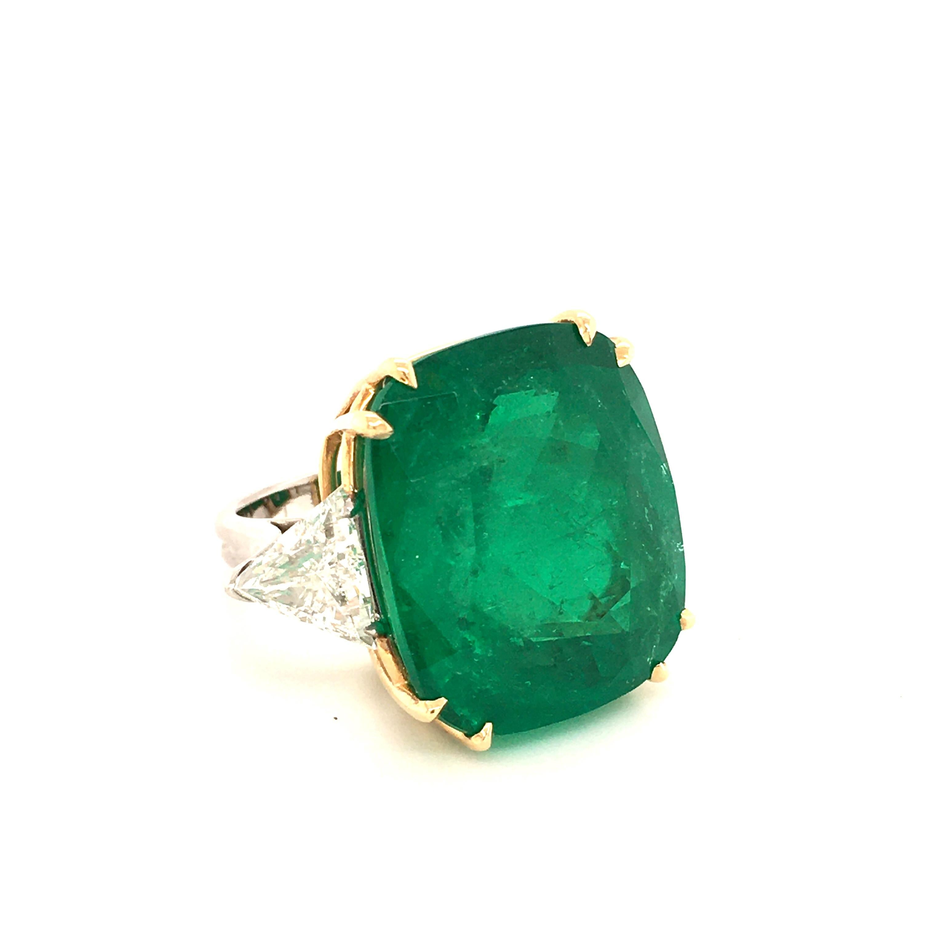 Spektakulärer 44,09 Karat kolumbianischer Smaragd und Diamant-Ring aus 18 Karat Gold 1
