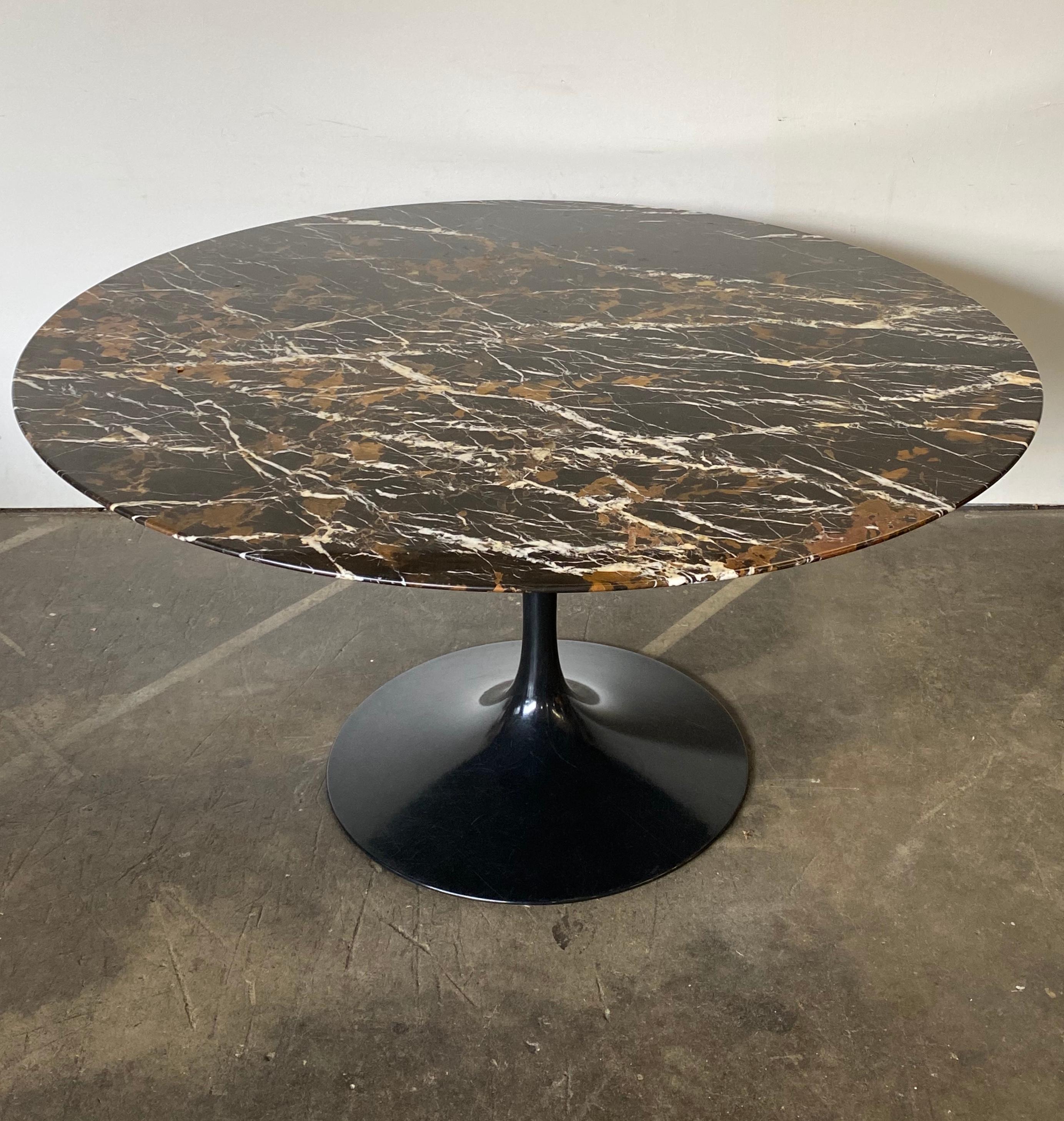 Mid-Century Modern Spectacular Circular Marble Dining Table by Eero Saarinen for Knoll