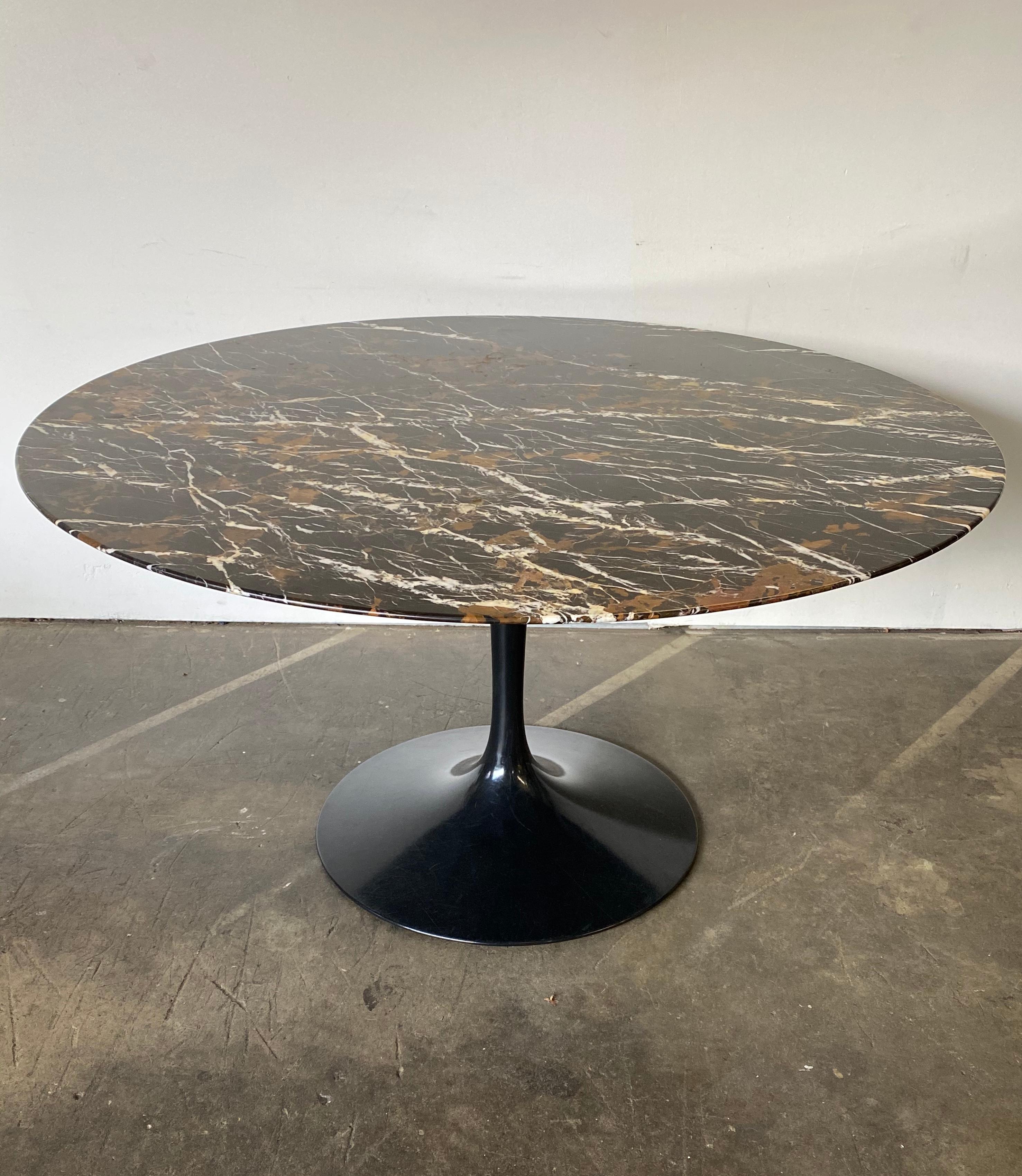 Spectacular Circular Marble Dining Table by Eero Saarinen for Knoll 1