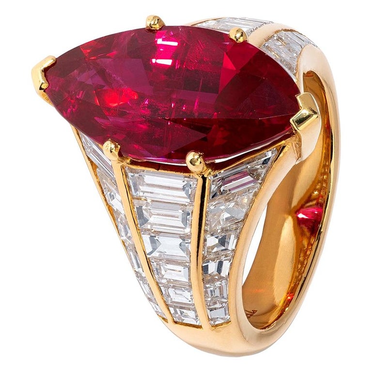 Spectaculaire bague marquise en rubis et diamants de 6 carats En vente sur  1stDibs