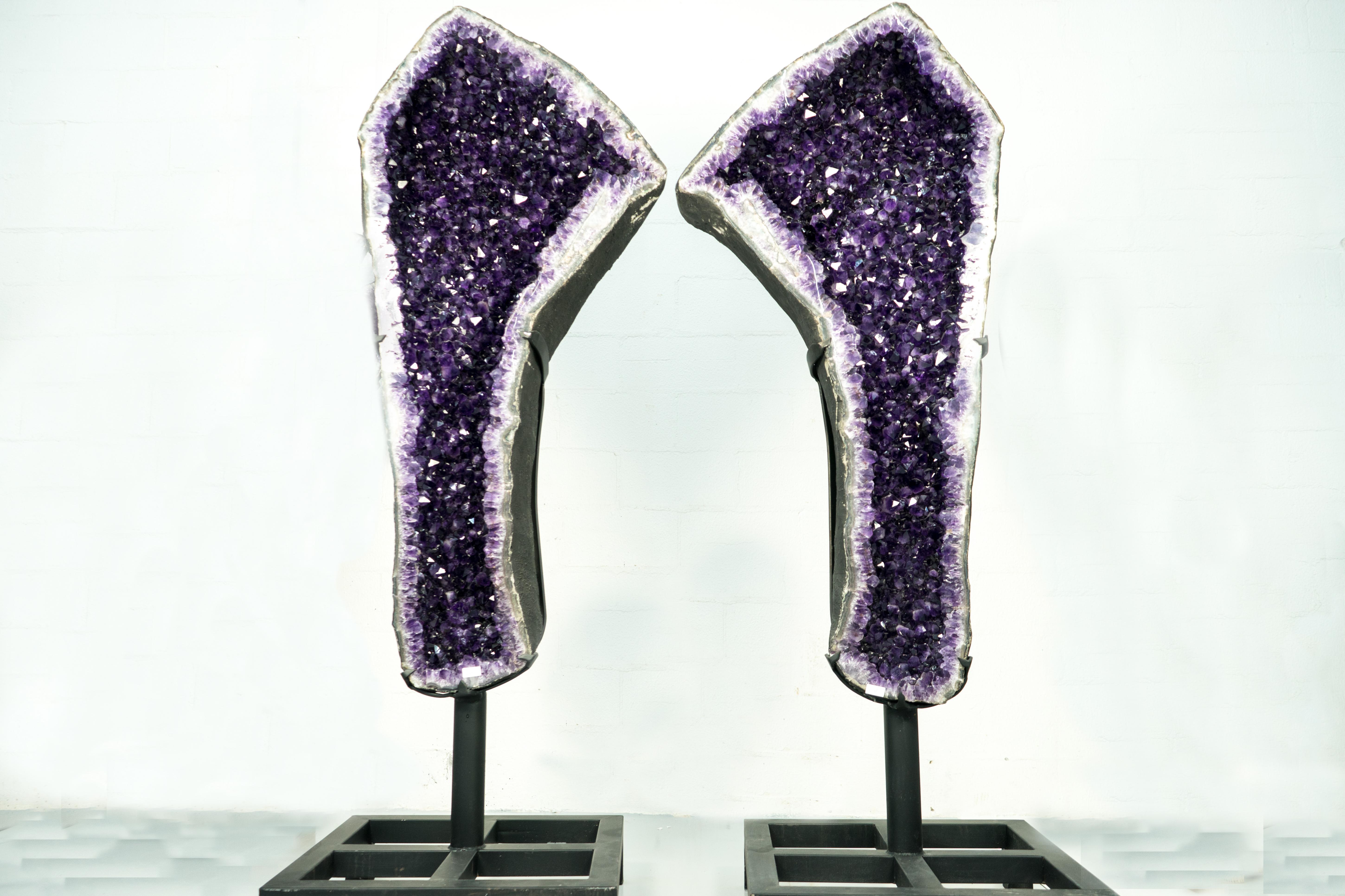 Spectacular 6.9 Ft Tall Pair of Giant Amethyst Geodes AAA Dark Purple Amethyst In New Condition For Sale In Ametista Do Sul, BR