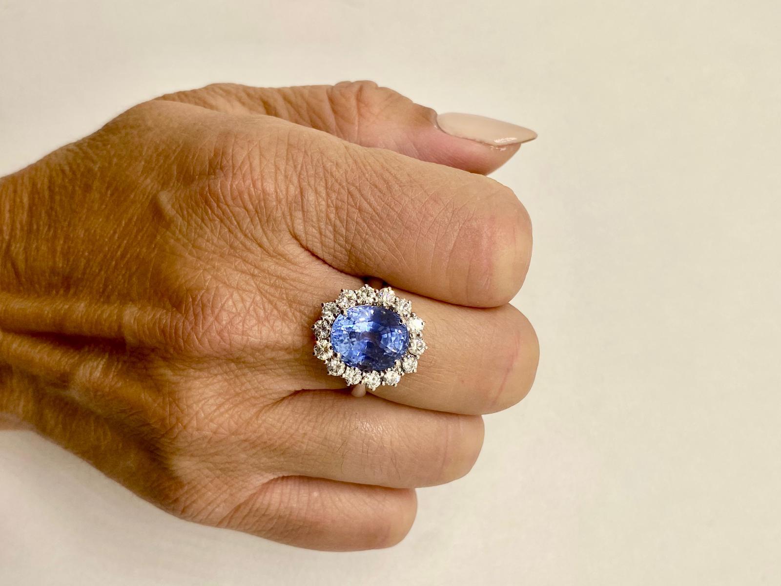 Spectaculaire saphir naturel de Ceylan de 8,78ct en bleu Madonna, rehaussé par 1,30ct G en vente 2