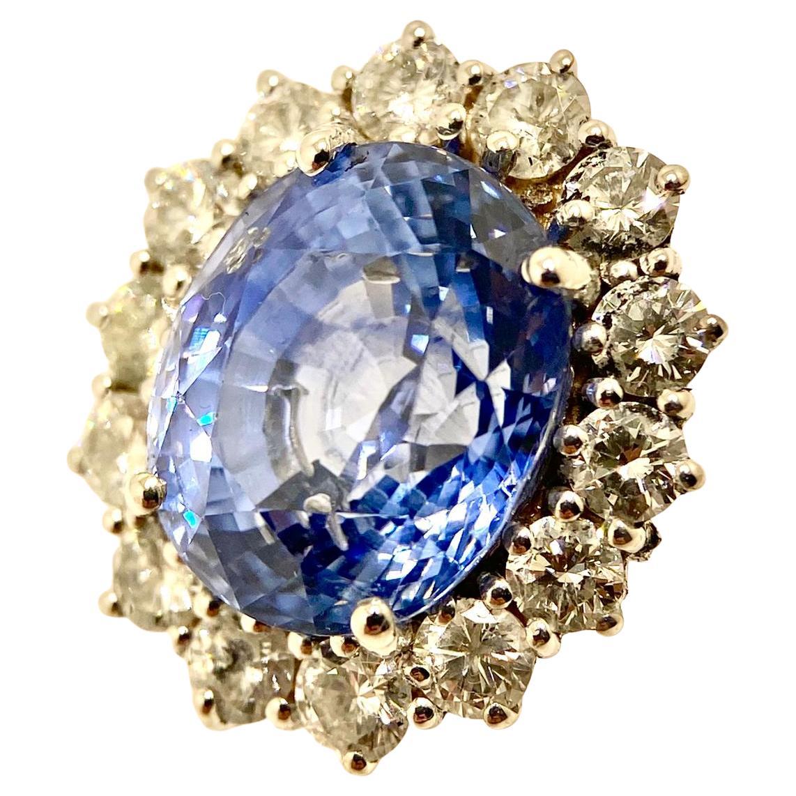 Spectaculaire saphir naturel de Ceylan de 8,78ct en bleu Madonna, rehaussé par 1,30ct G en vente