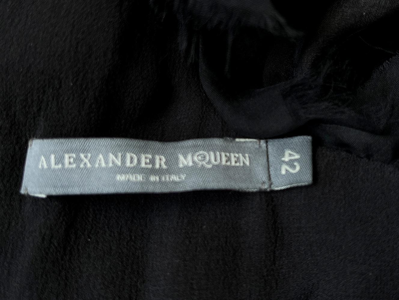 Spectacular Alexander McQueen Runway Gown Black Silk Lace Dress en vente 5