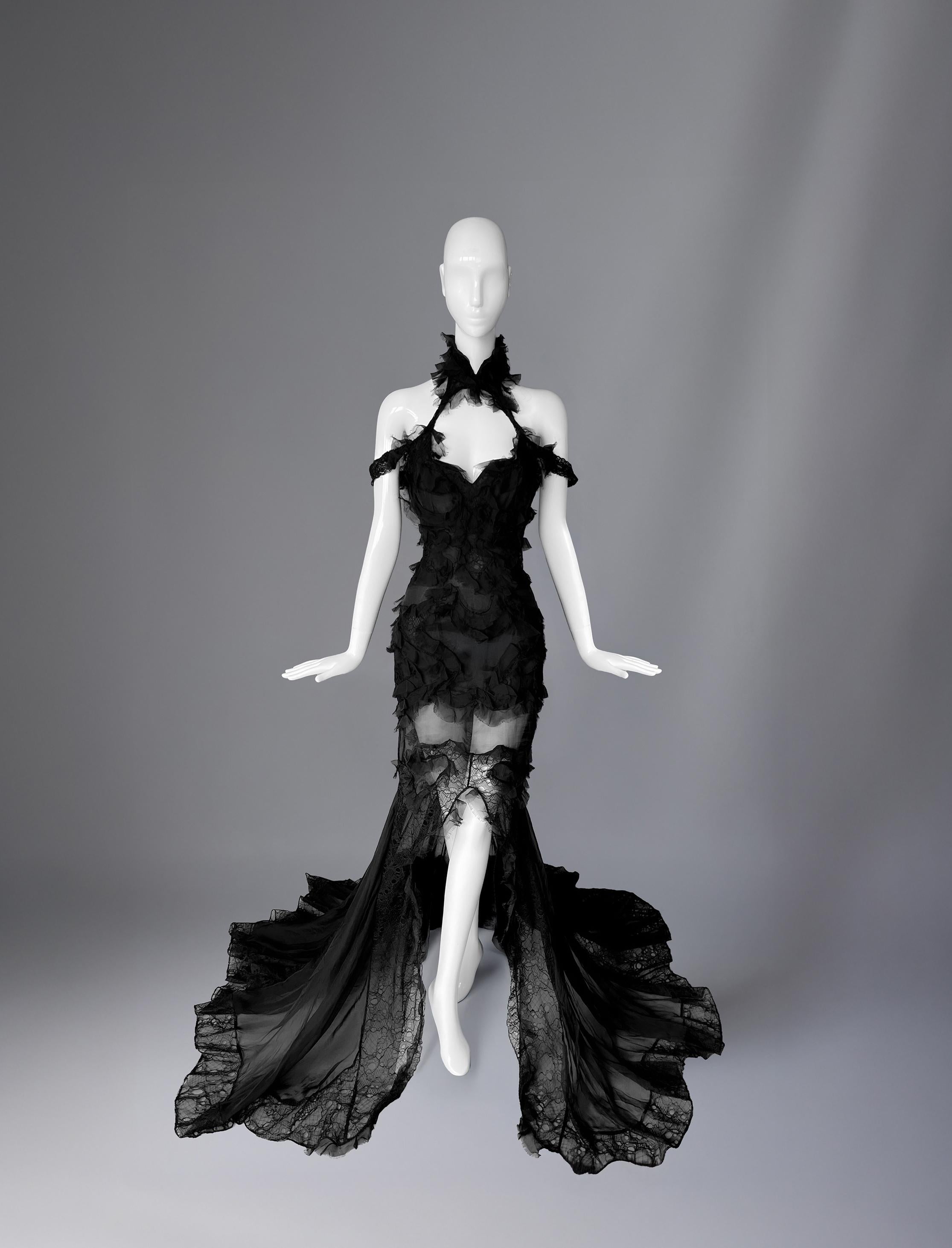 Noir Spectacular Alexander McQueen Runway Gown Black Silk Lace Dress en vente