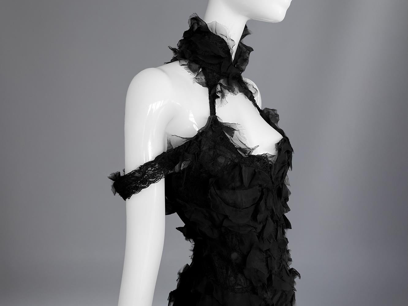 Spectacular Alexander McQueen Runway Gown Black Silk Lace Dress en vente 2