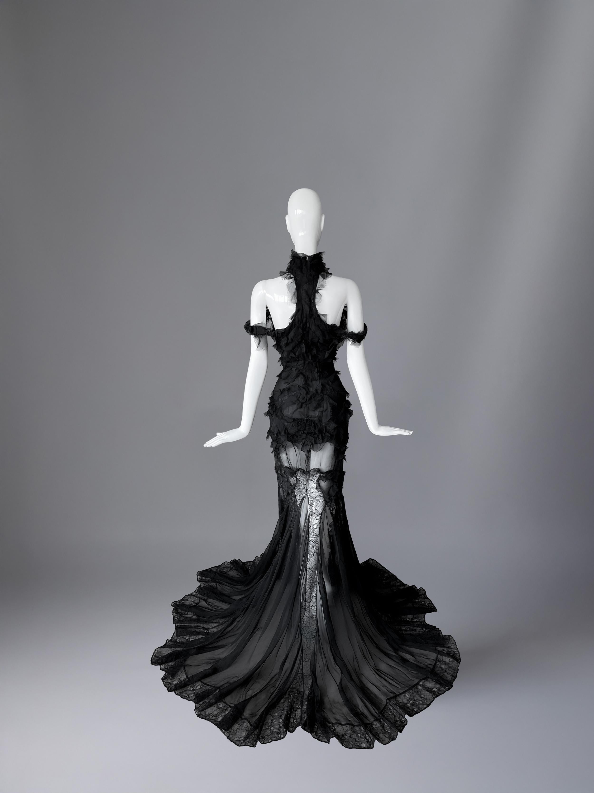 Spectacular Alexander McQueen Runway Gown Black Silk Lace Dress en vente 3