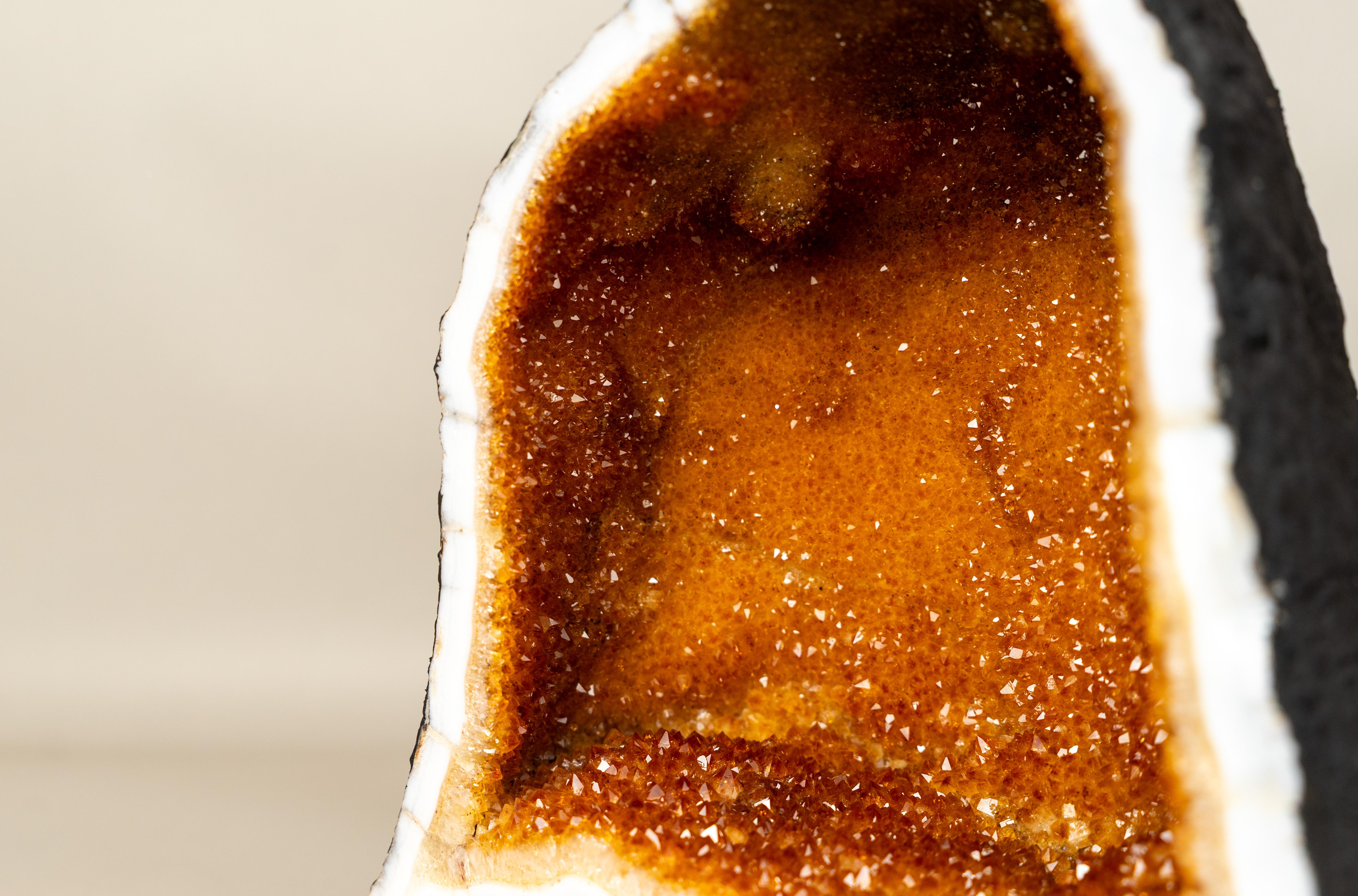 Spektakuläre all natürliche Citrin-Geode-Kave aus Citrin (21. Jahrhundert und zeitgenössisch) im Angebot