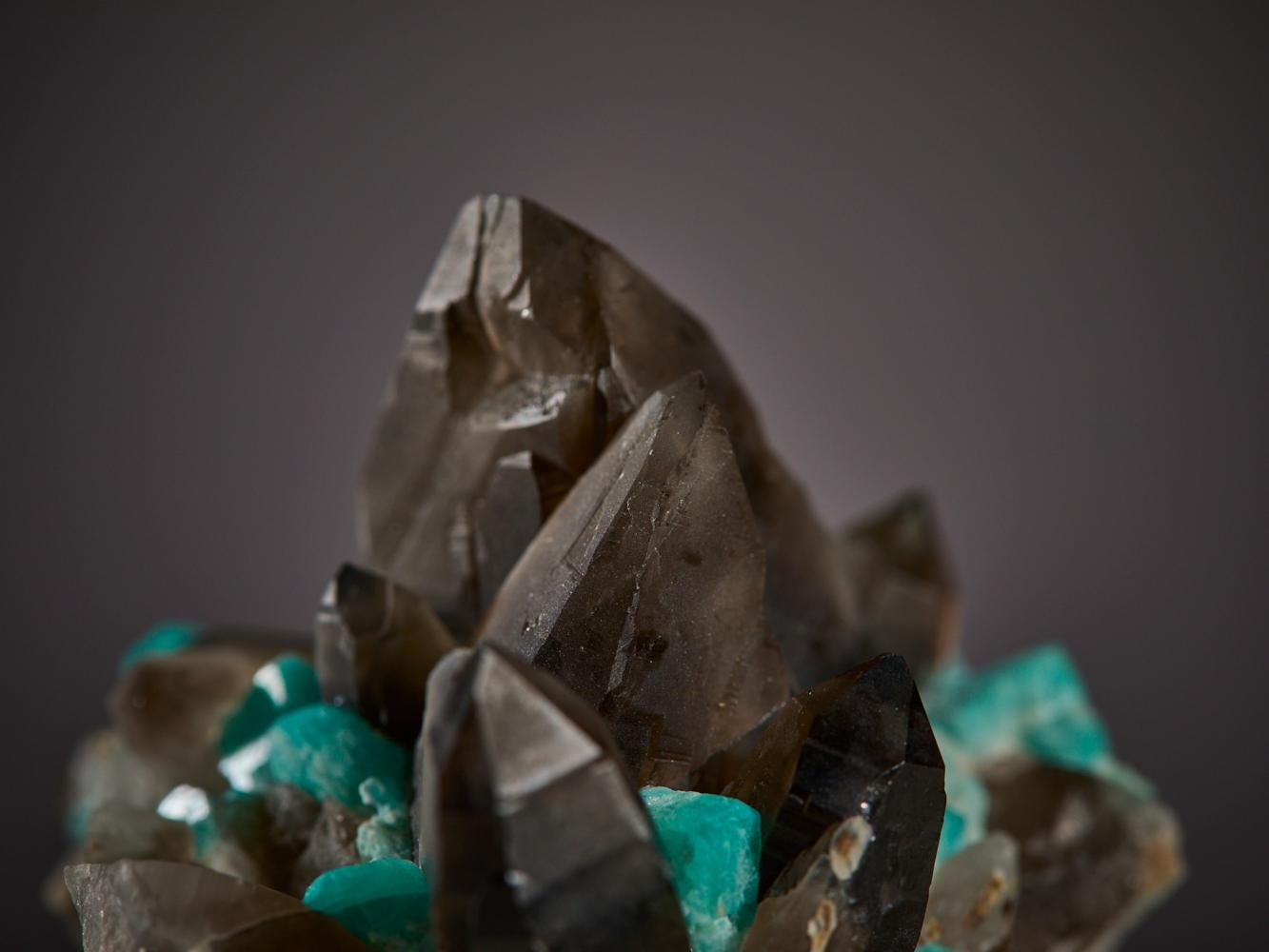 Cristaux spectaculaires d'amazonite et de quartz fumé en vente 12