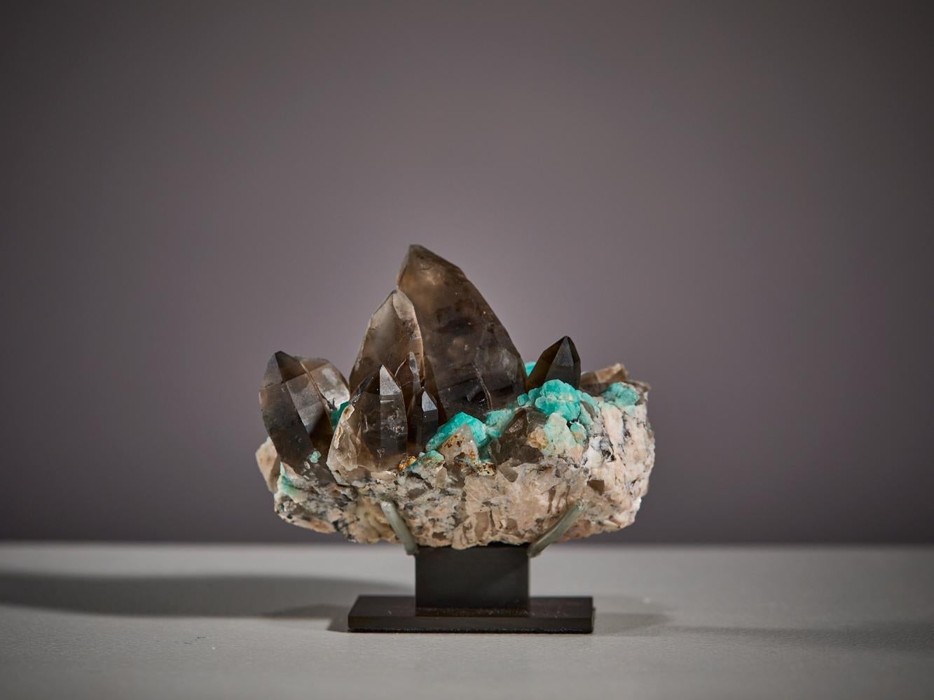 Cristaux spectaculaires d'amazonite et de quartz fumé Excellent état - En vente à London, GB