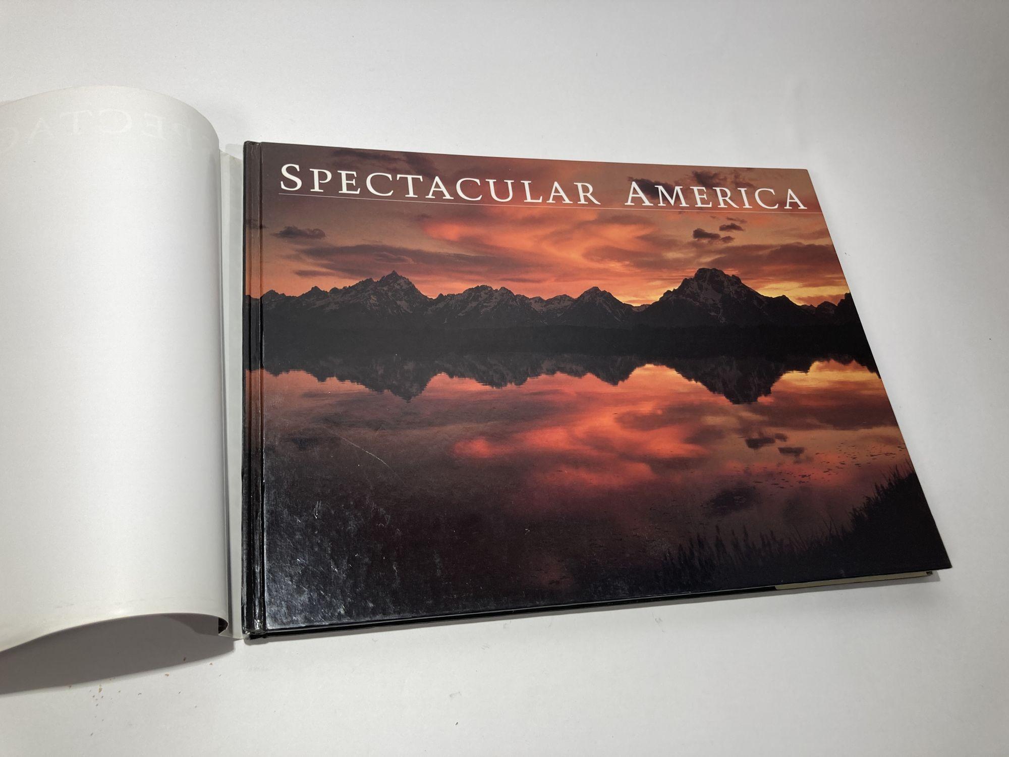 Spectacular America Hardcover Book 1994 In Good Condition For Sale In North Hollywood, CA