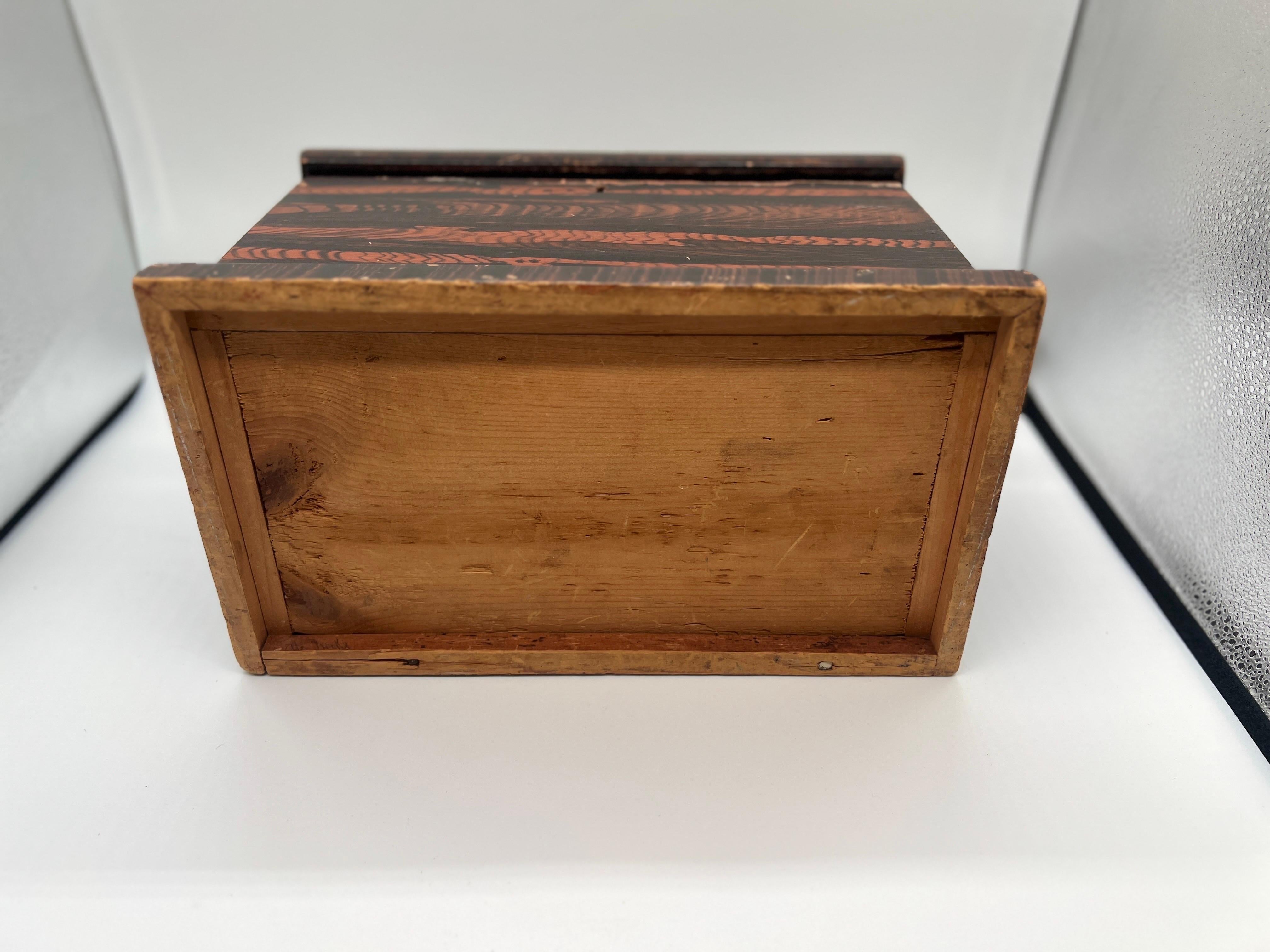 Espectacular Caja Fuerte Americana Pintada con Grano, Nueva Inglaterra Circa 1800 en venta 3