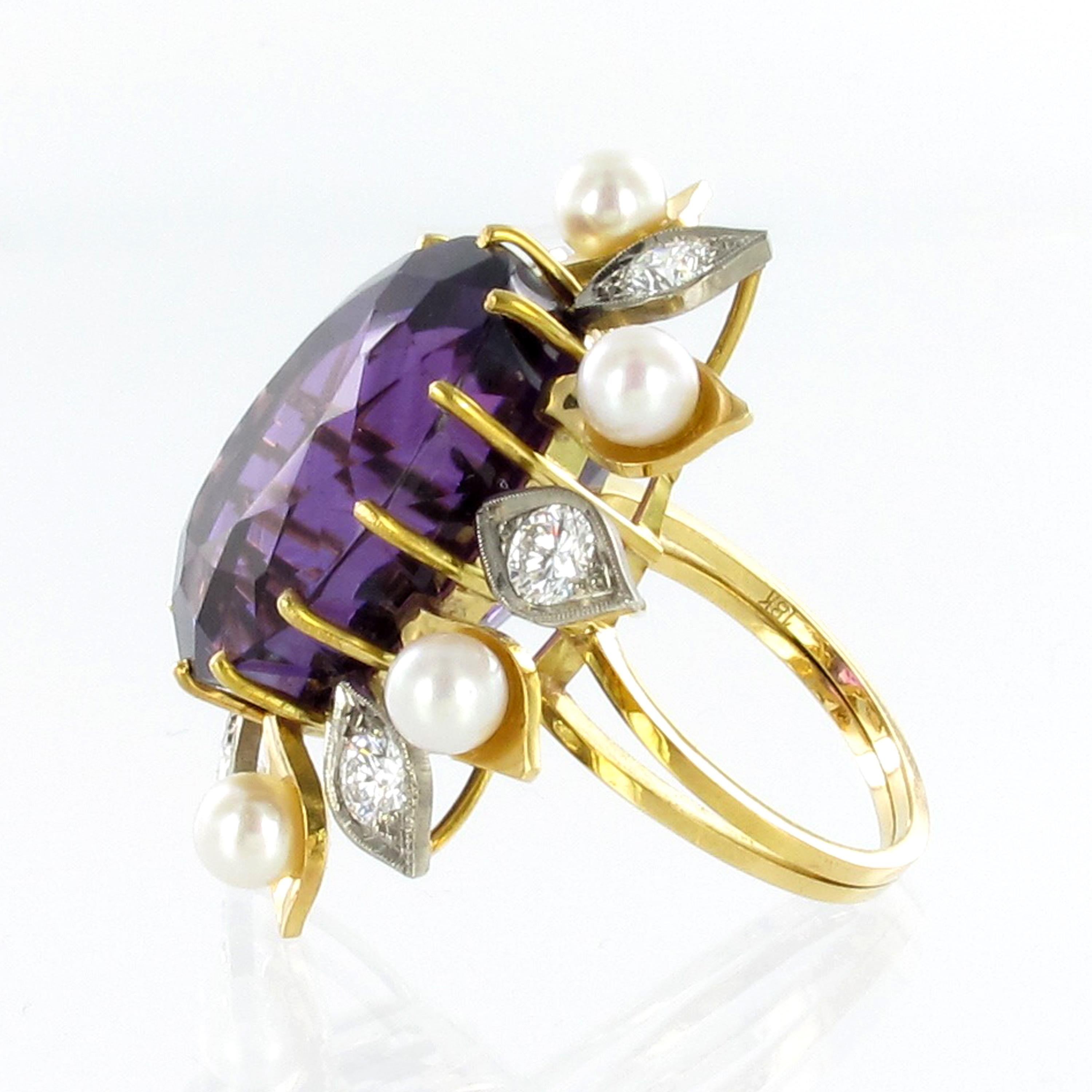 Spectacular Amethyst, Diamond and Pearl Suite in Yellow and White Gold In Good Condition For Sale In Lucerne, CH