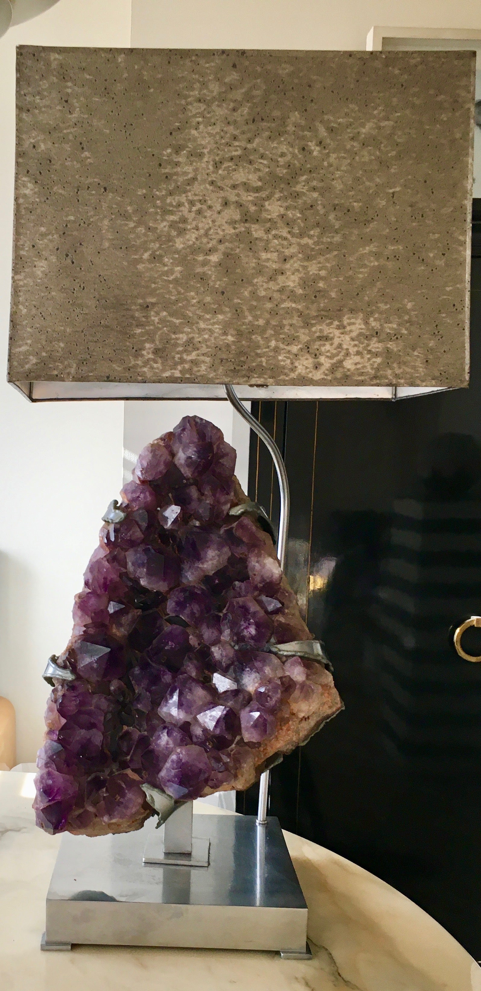 One of a kind giant amethyst geode lamp table.
Two lights.Coming with his original silver cardboard shade.
Designed by Willy Daro. 
Belgium 1968.
Nicht signiert.