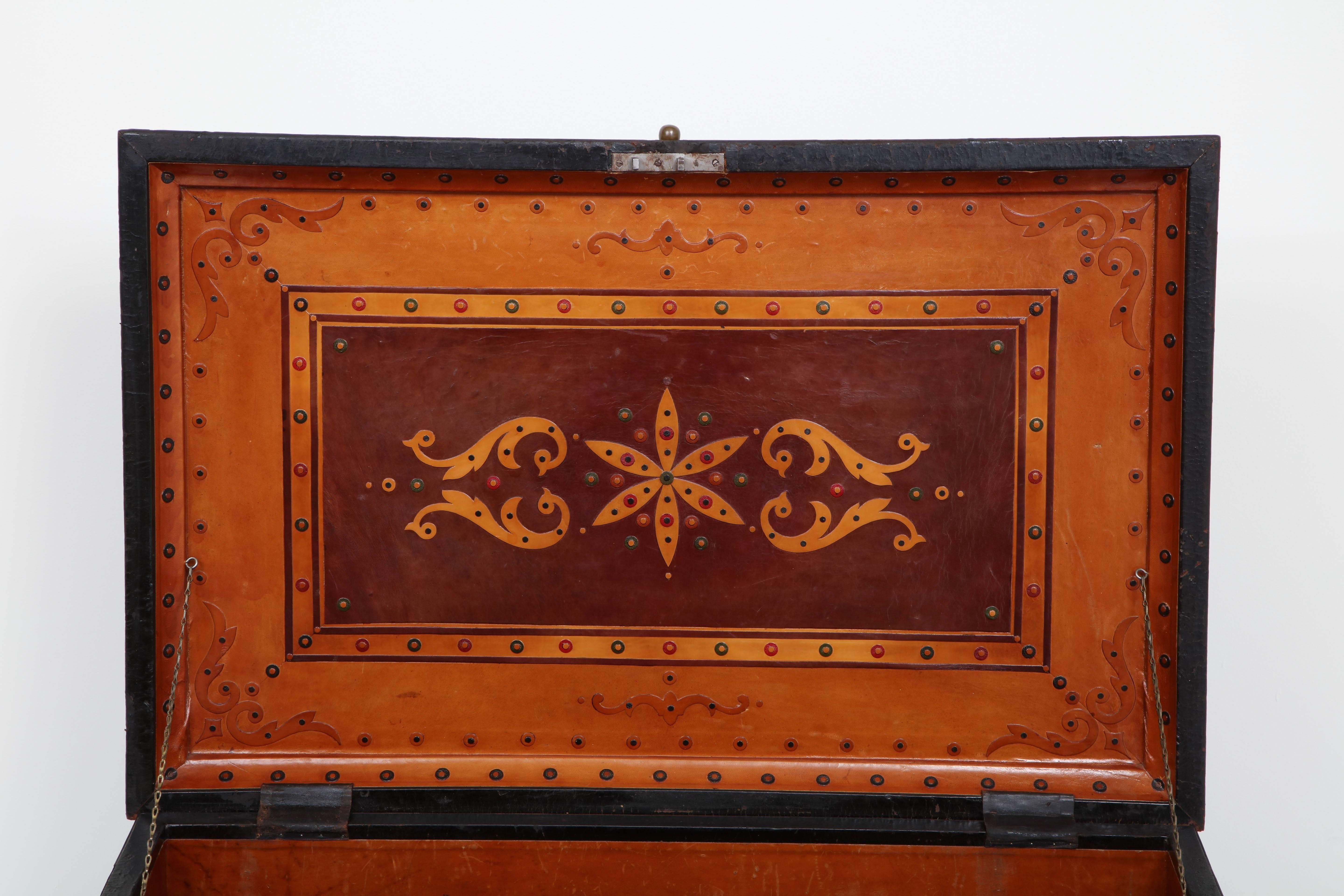 Spectacular and Large Tramp Art Blanket Box, circa 1890-1910 6