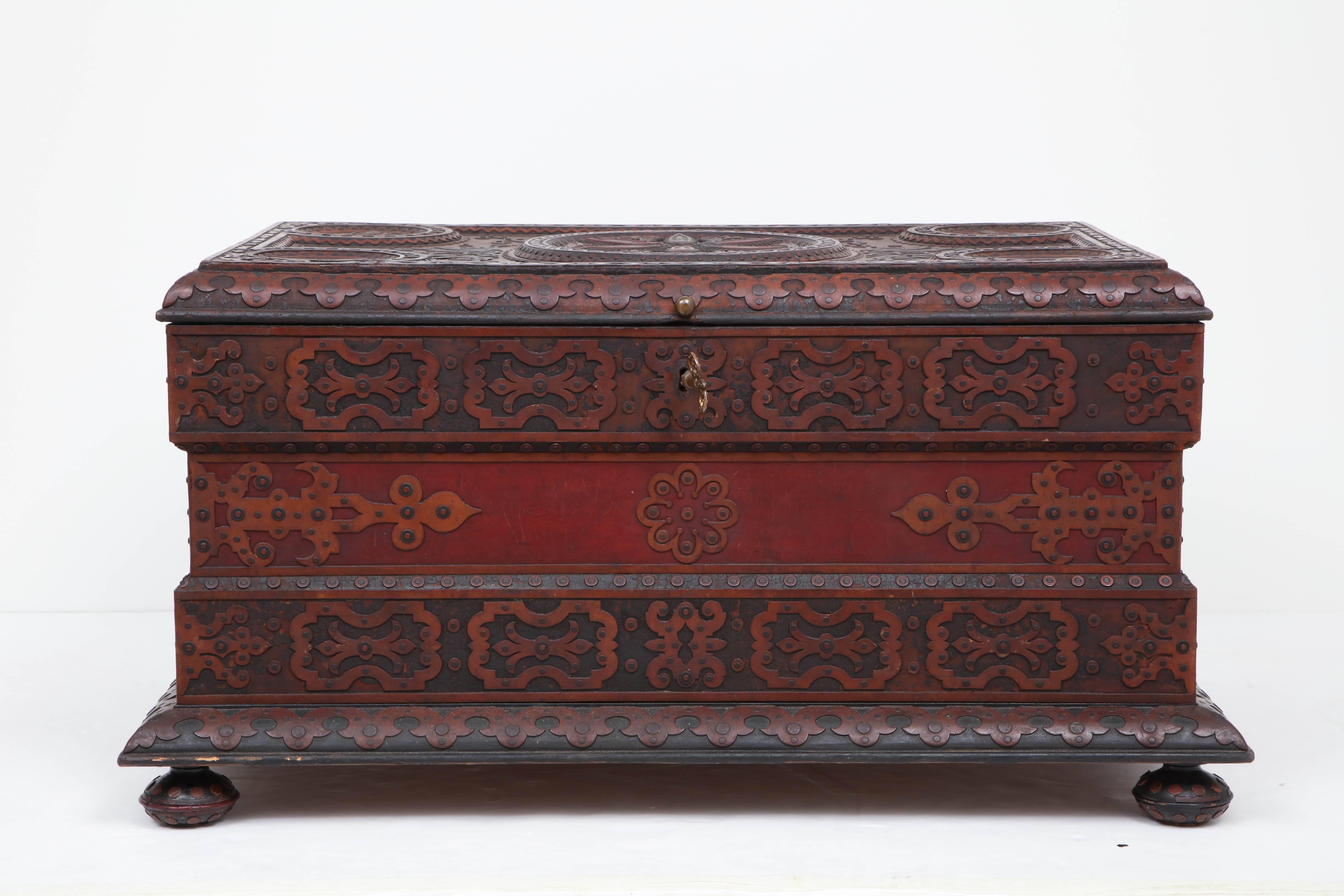 Spectacular and Large Tramp Art Blanket Box, circa 1890-1910 In Excellent Condition In New York, NY