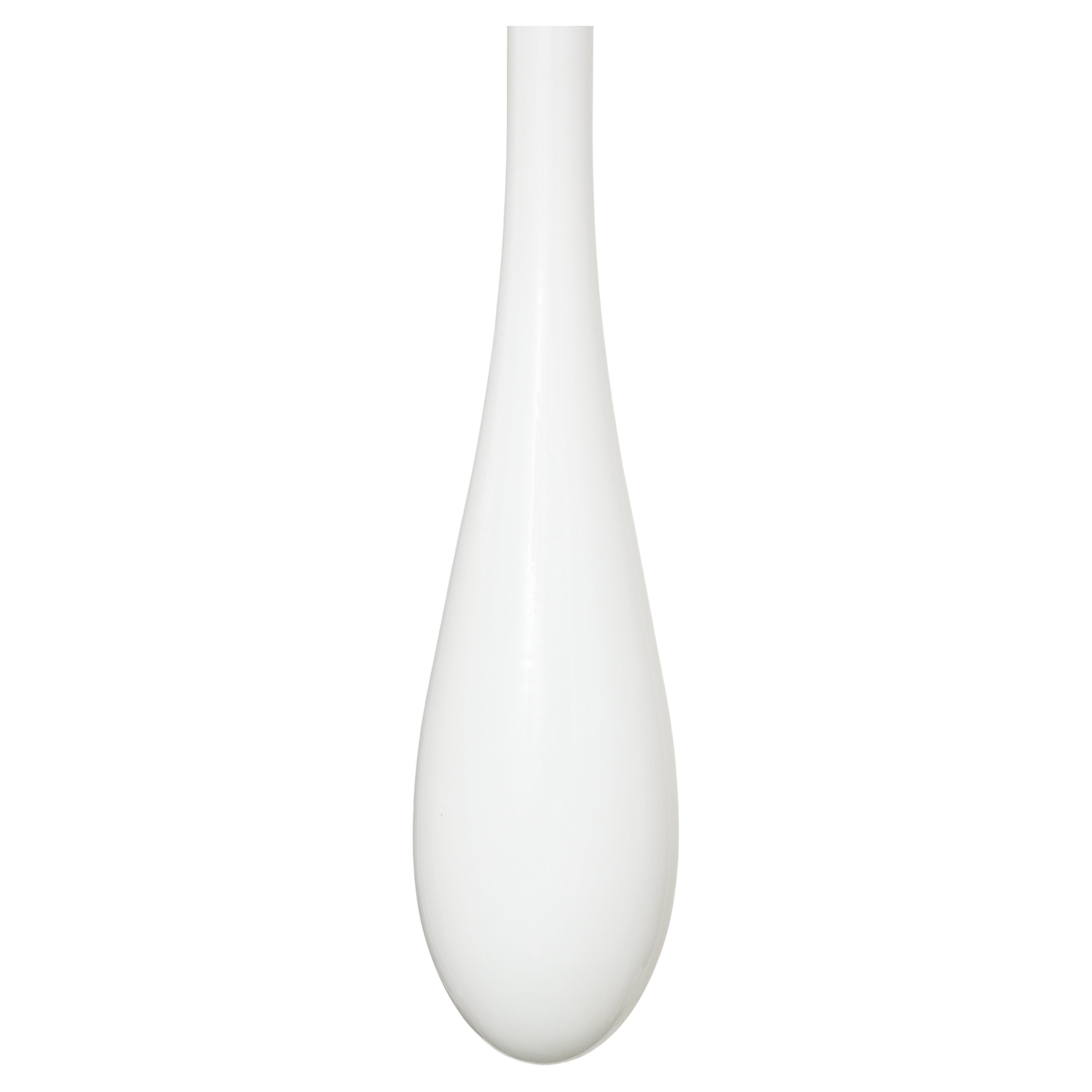 This Tear Drop spectacular by its size and the elegance of its shape coup be used in a tall ceiling home, between staircases for exemple. It is priced for one but I have 2 more. Each one is in excellent condition and was American wired. 